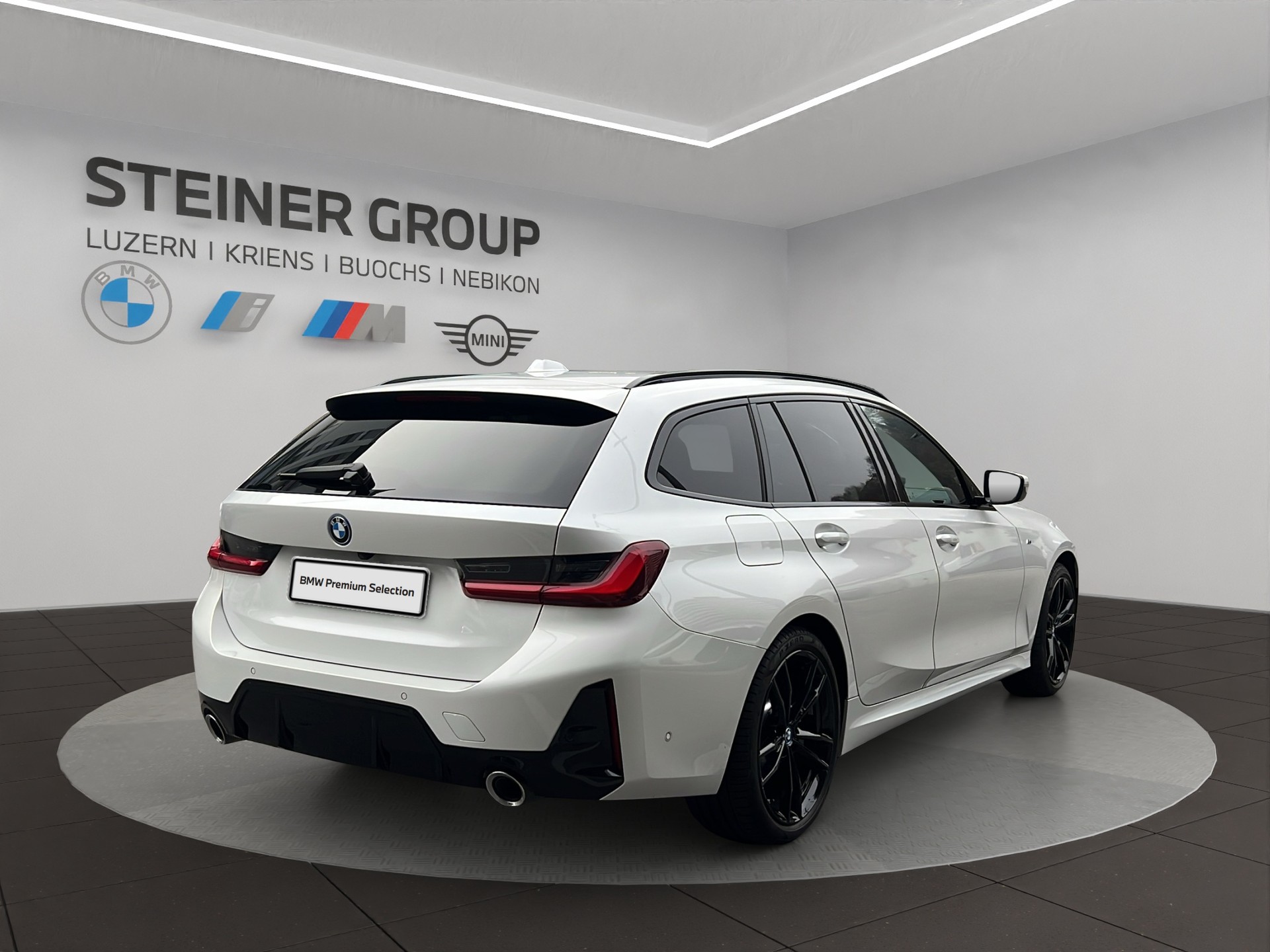 BMW 330e x DriveTouring Steptronic M Sport-image-7