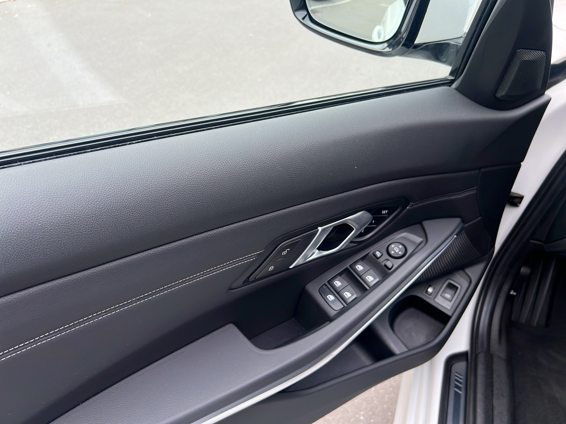 BMW 330e x DriveTouring Steptronic M Sport-image-21