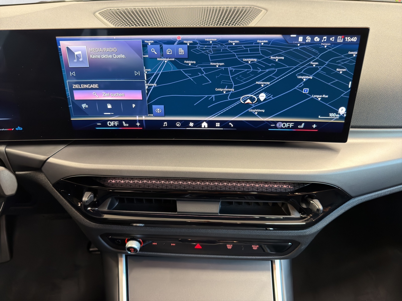 BMW 318i Touring-image-12