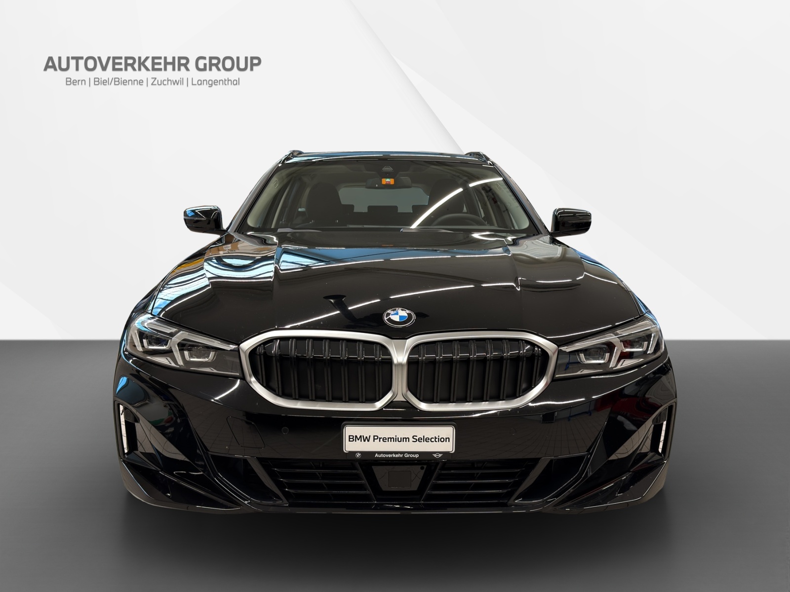 BMW 318i Touring-showroom-element-1