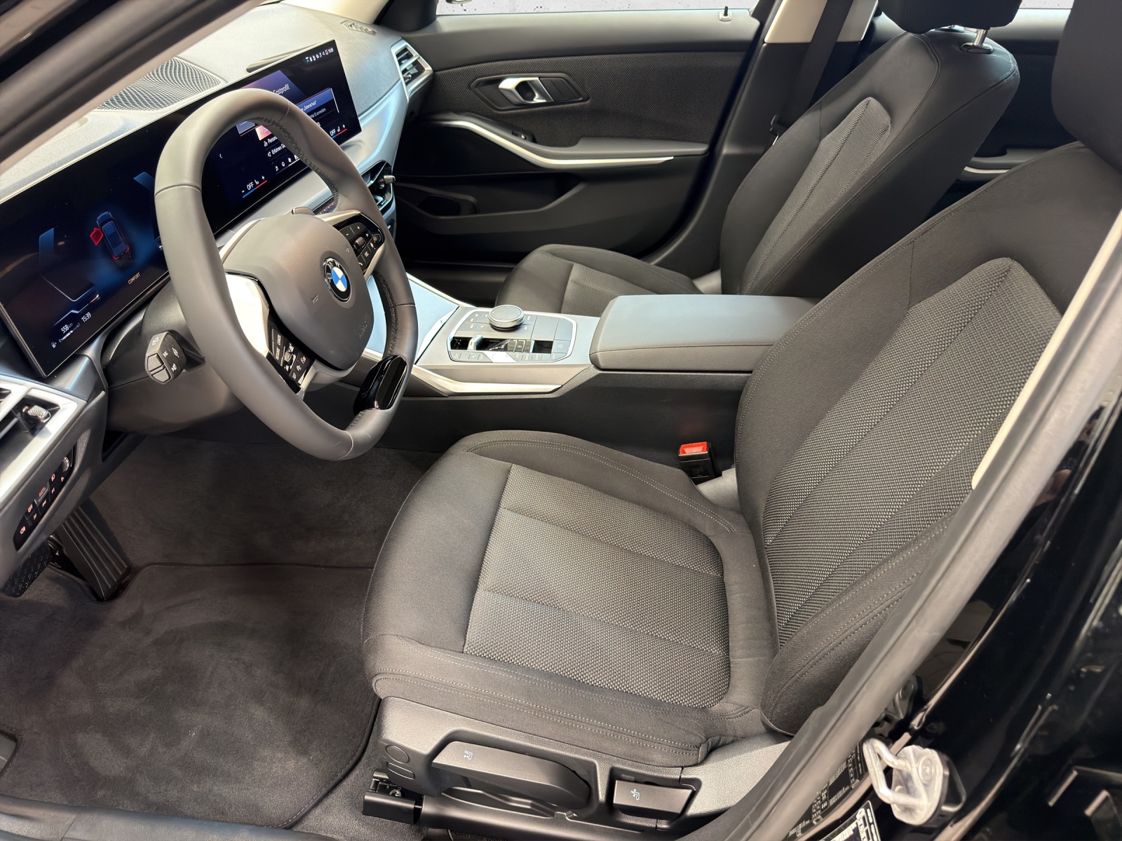 BMW 318i Touring-image-9