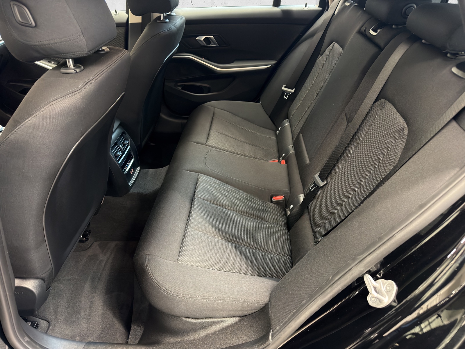 BMW 318i Touring-image-10