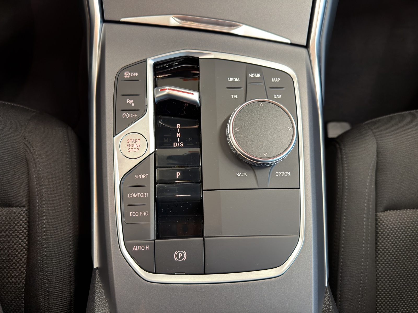 BMW 318i Touring-image-17
