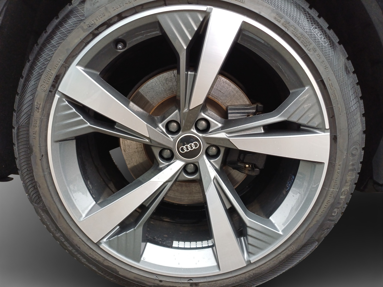 AUDI e-tron S quattro-image-16