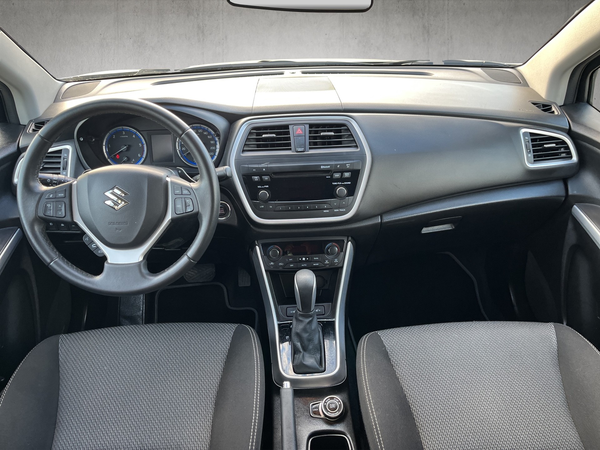 SUZUKI SX4 S-Cross 1.6 TD Compact Top 4WD TCSS-image-8