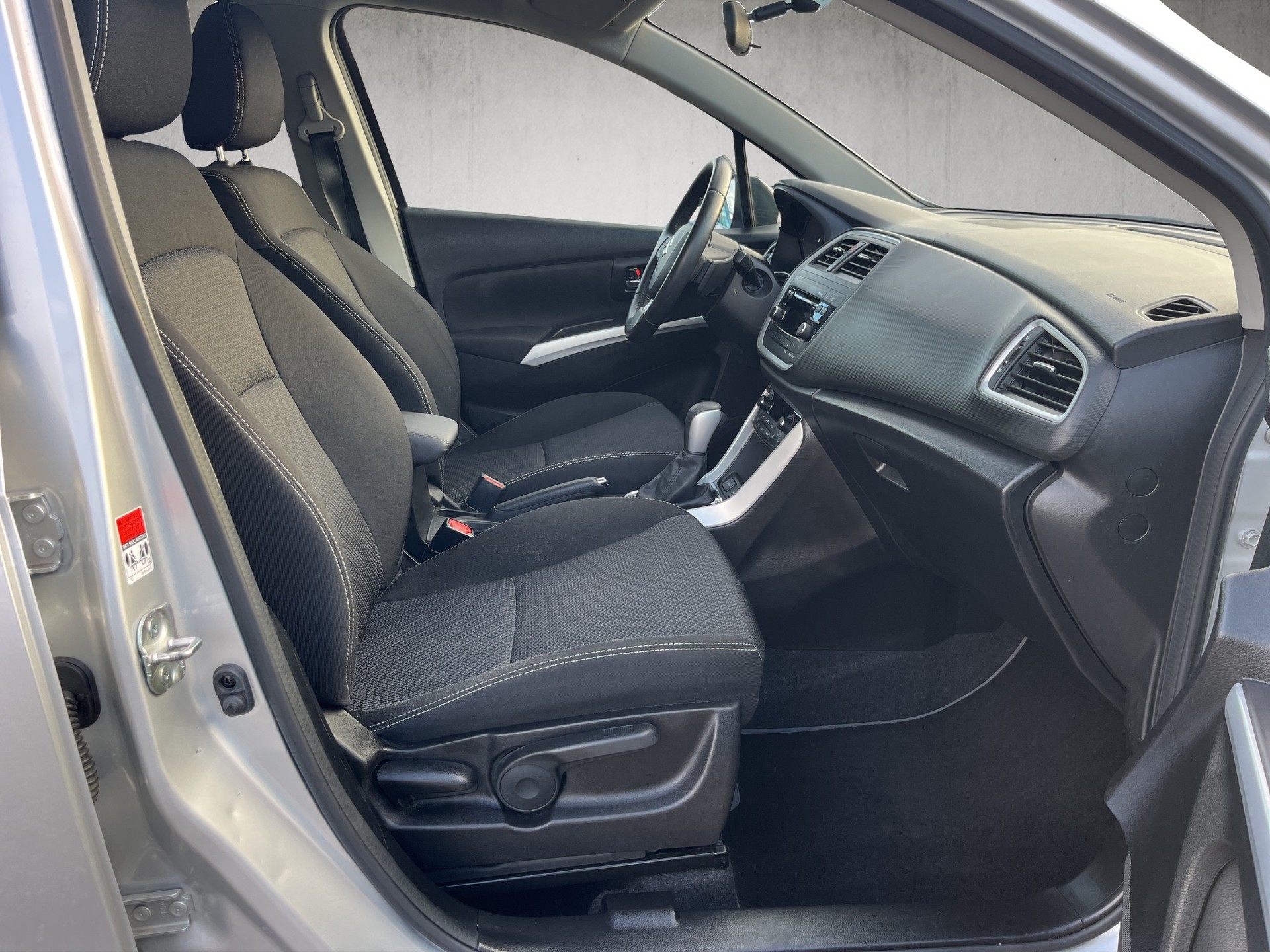 SUZUKI SX4 S-Cross 1.6 TD Compact Top 4WD TCSS-image-11