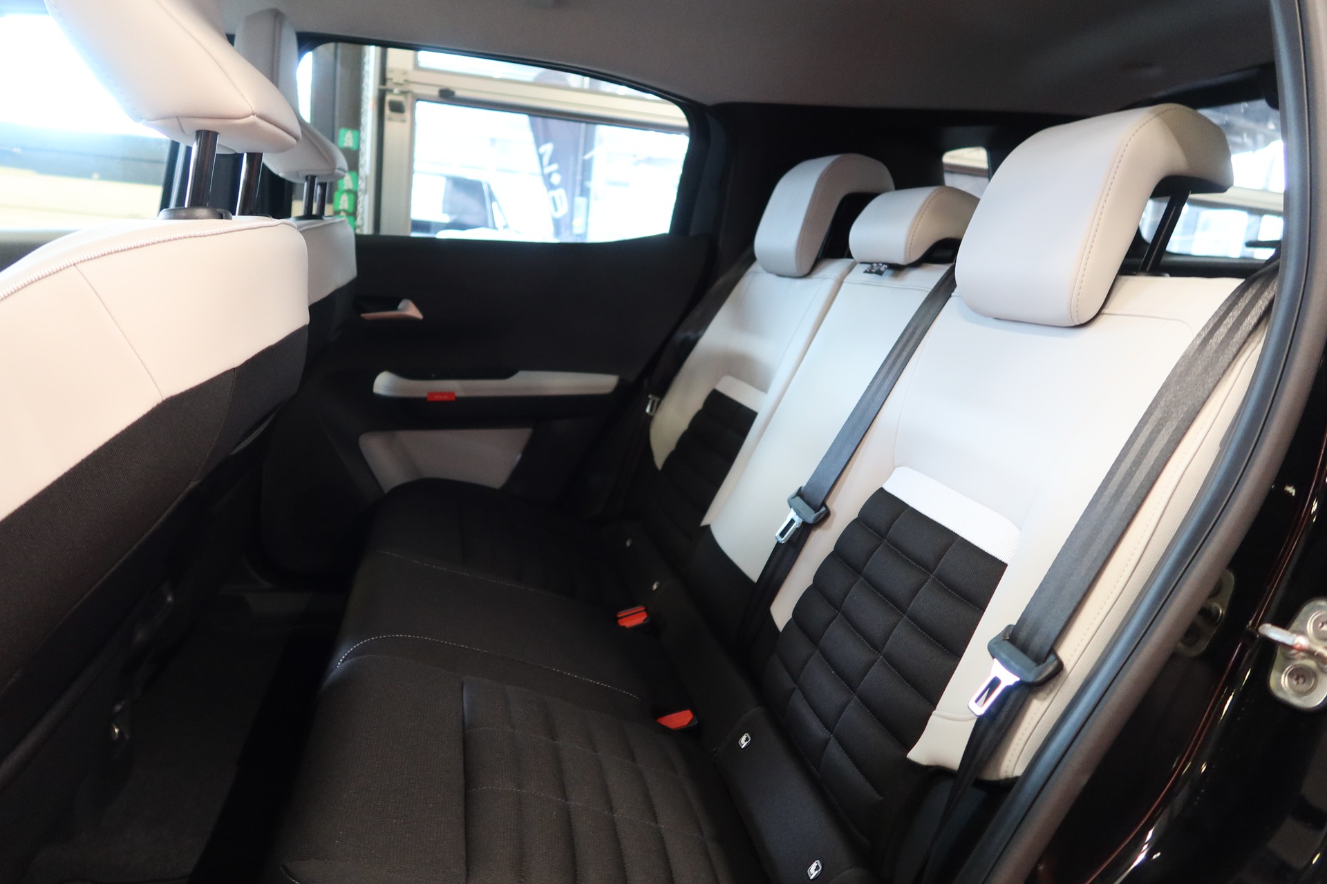 CITROEN e-C3 Aircross 54kWh Max-image-12