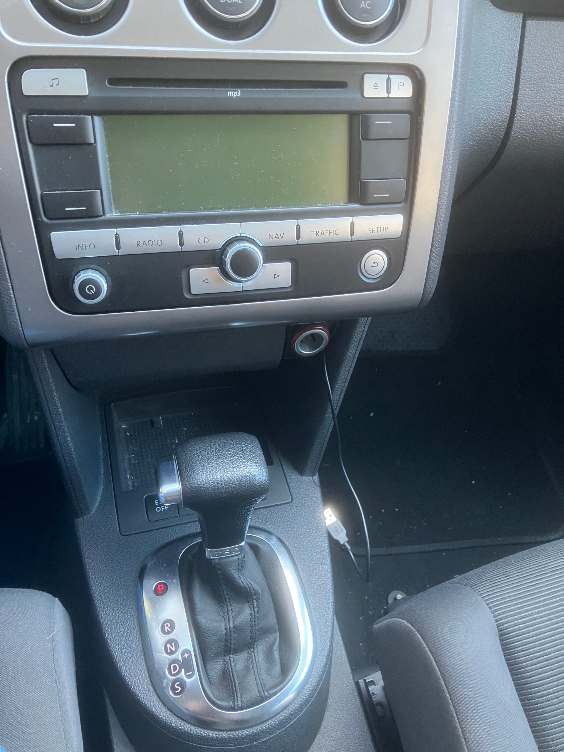 VW Touran 1.9 TDI Trendline DSG-image-6