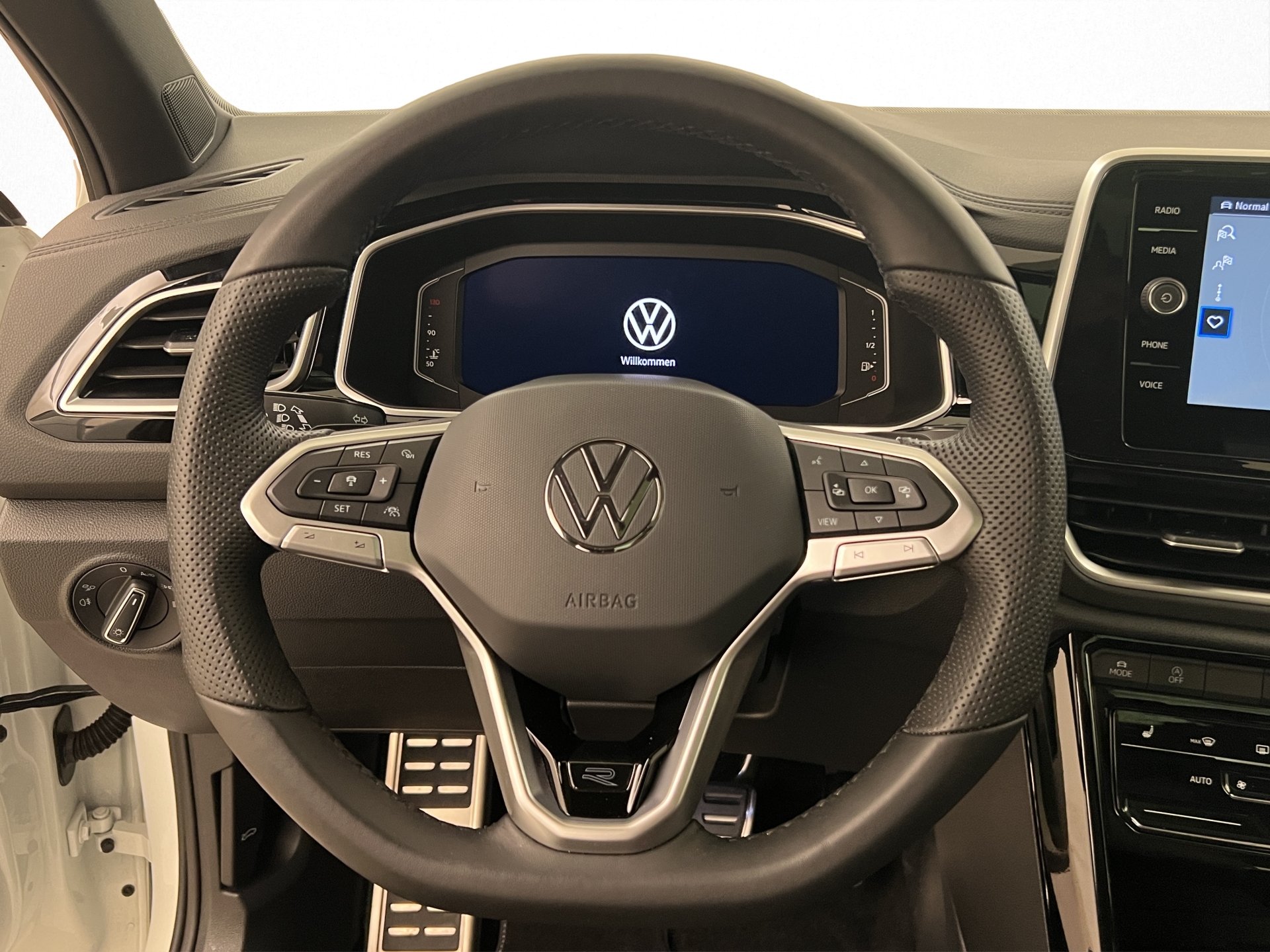 VW T-Roc 1.5 TSI R-Line DSG-image-4