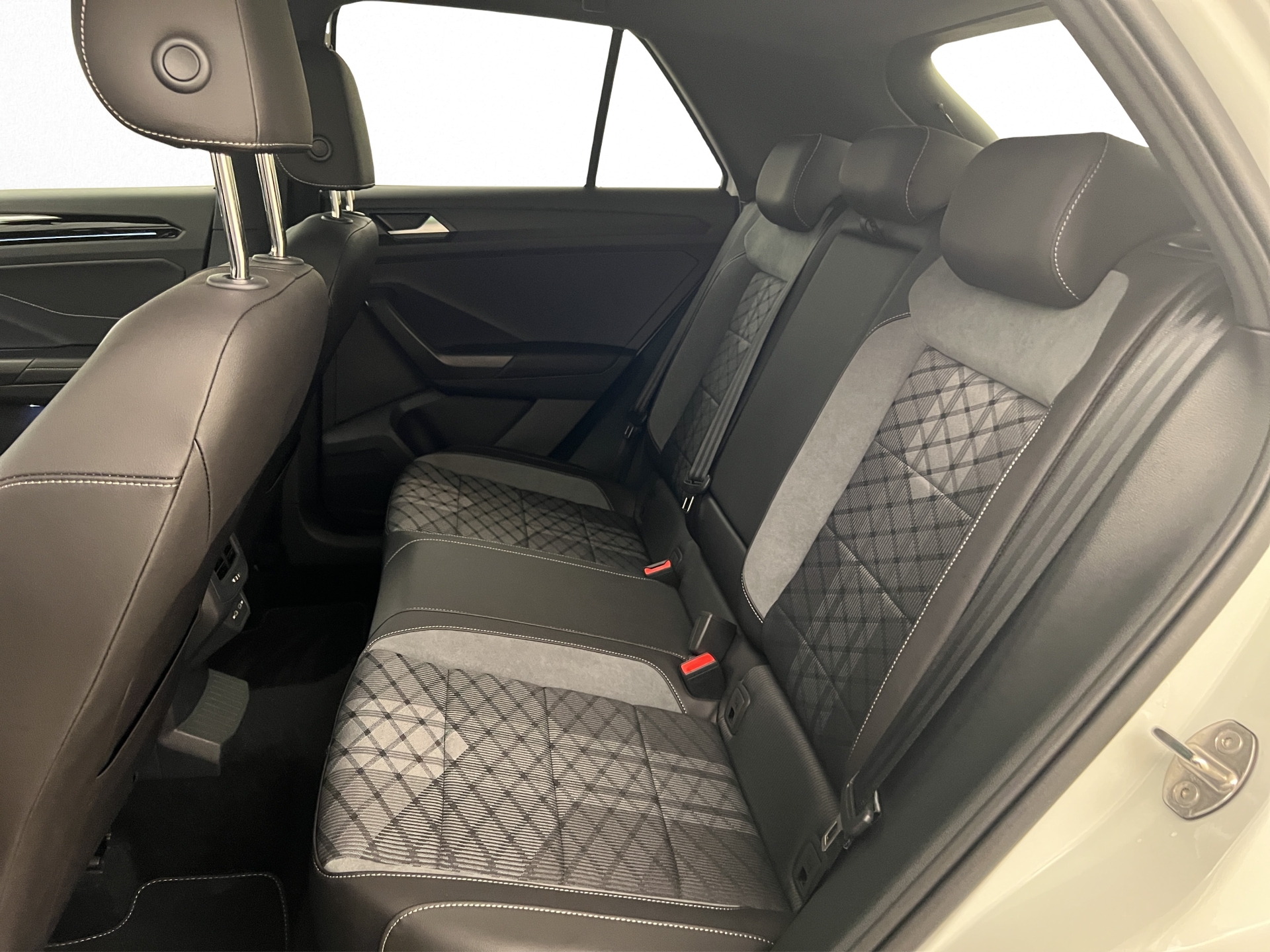 VW T-Roc 1.5 TSI R-Line DSG-image-7
