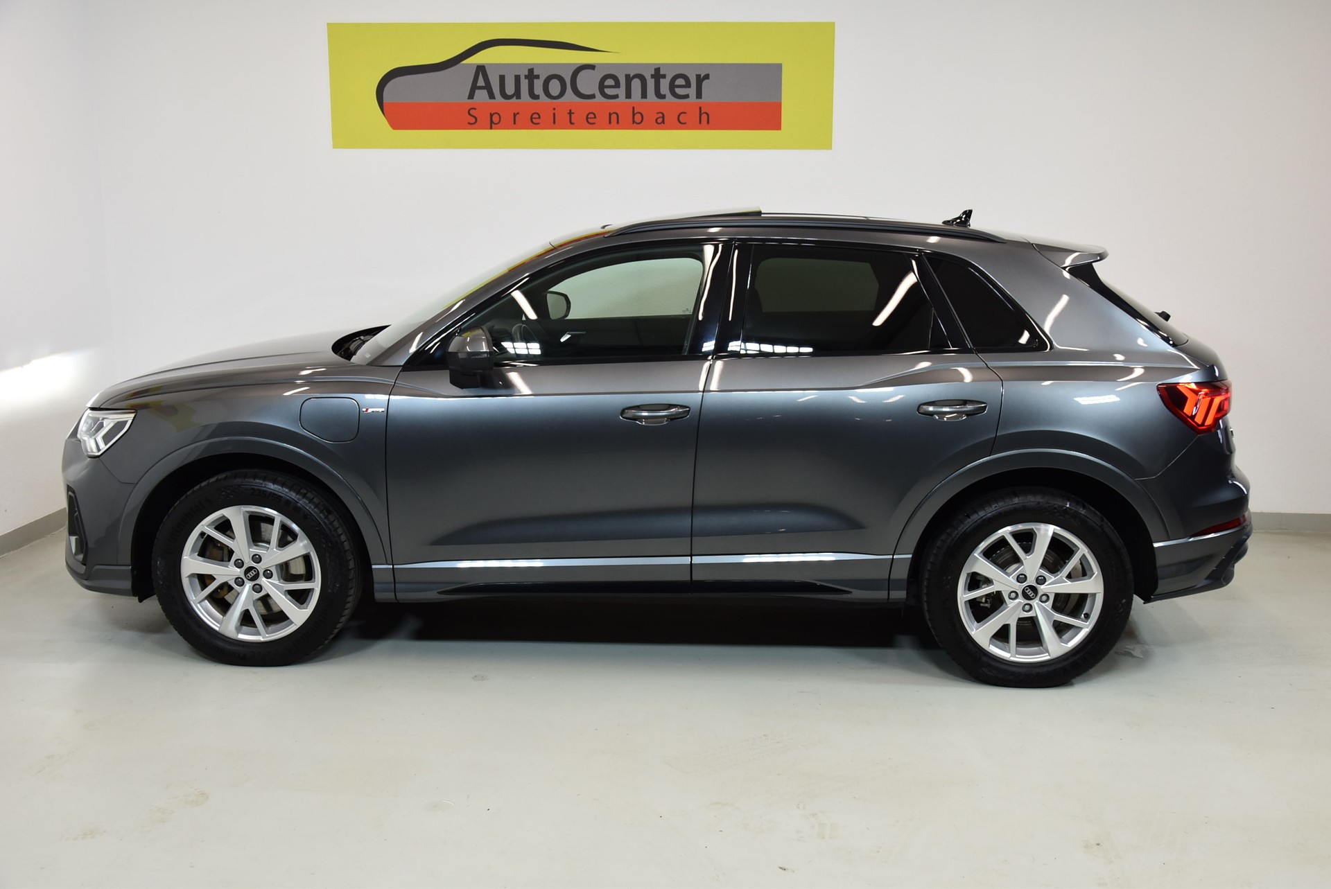 AUDI Q3 45 TFSI e S line S-tronic-image-10