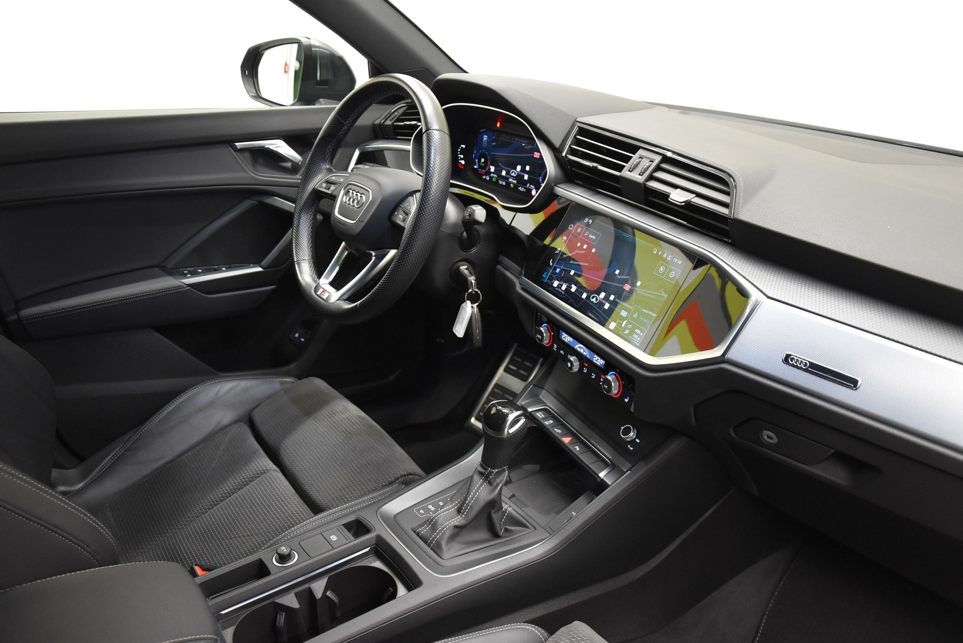 AUDI Q3 45 TFSI e S line S-tronic-image-3