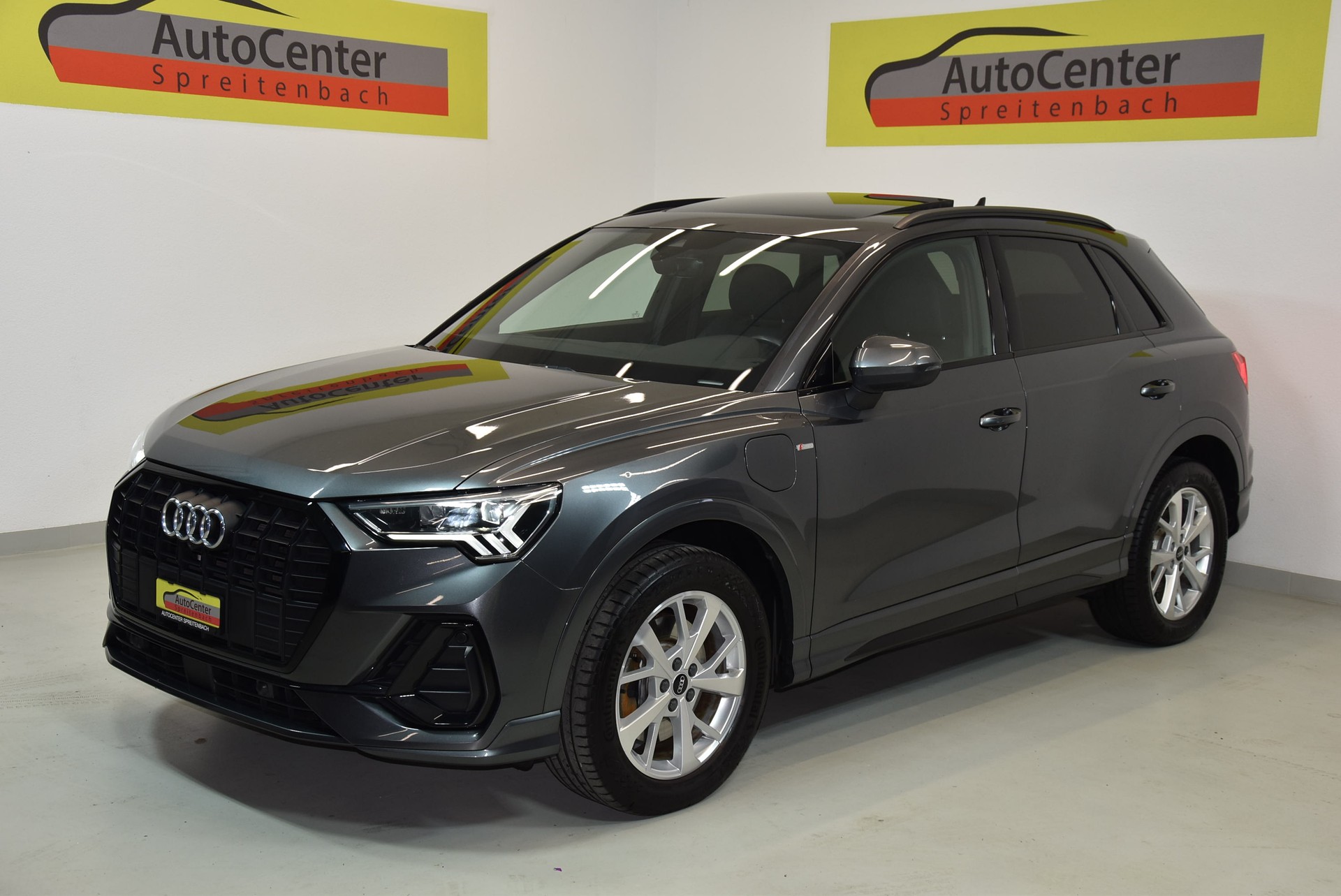 AUDI Q3 45 TFSI e S line S-tronic-image-1