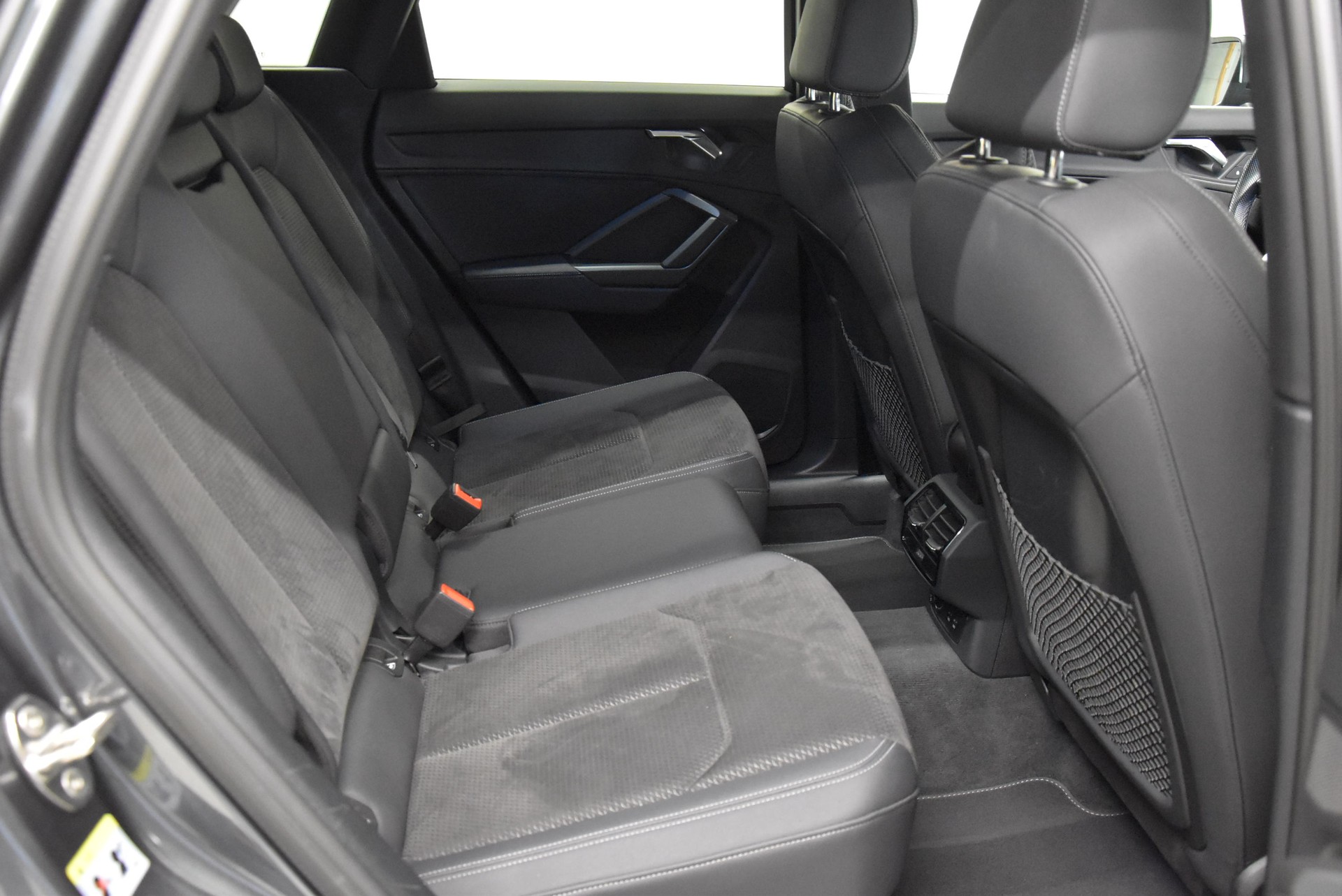 AUDI Q3 45 TFSI e S line S-tronic-image-9