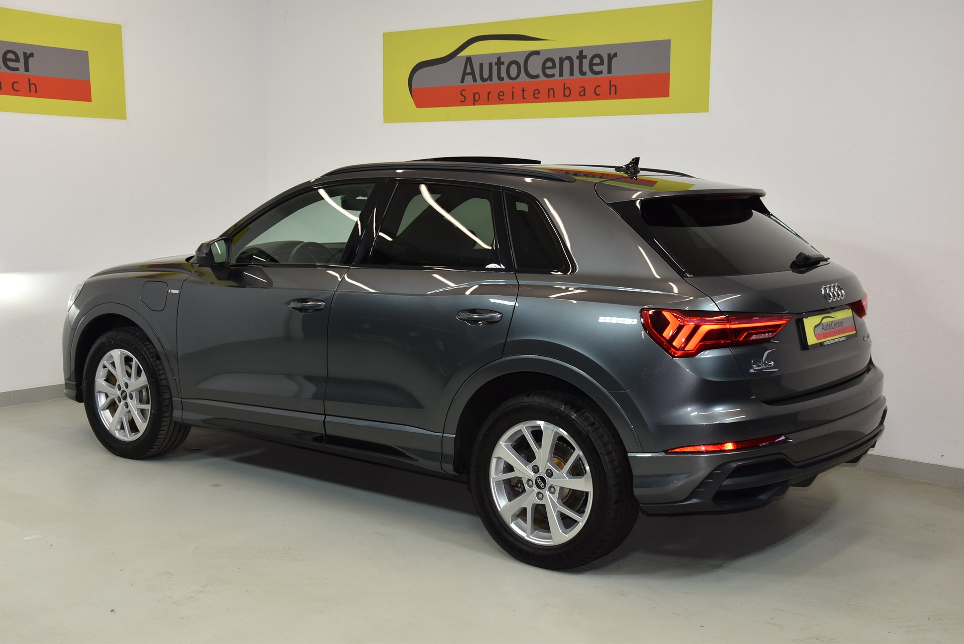 AUDI Q3 45 TFSI e S line S-tronic-image-11
