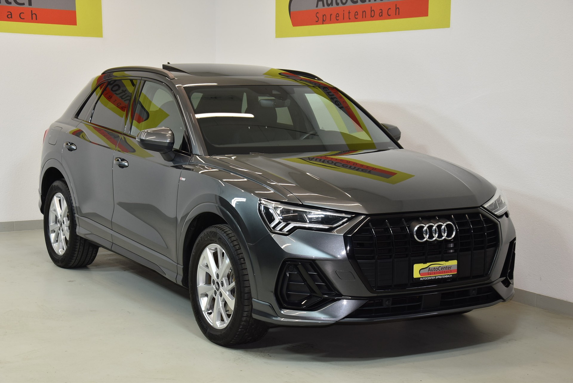 AUDI Q3 45 TFSI e S line S-tronic-image-0