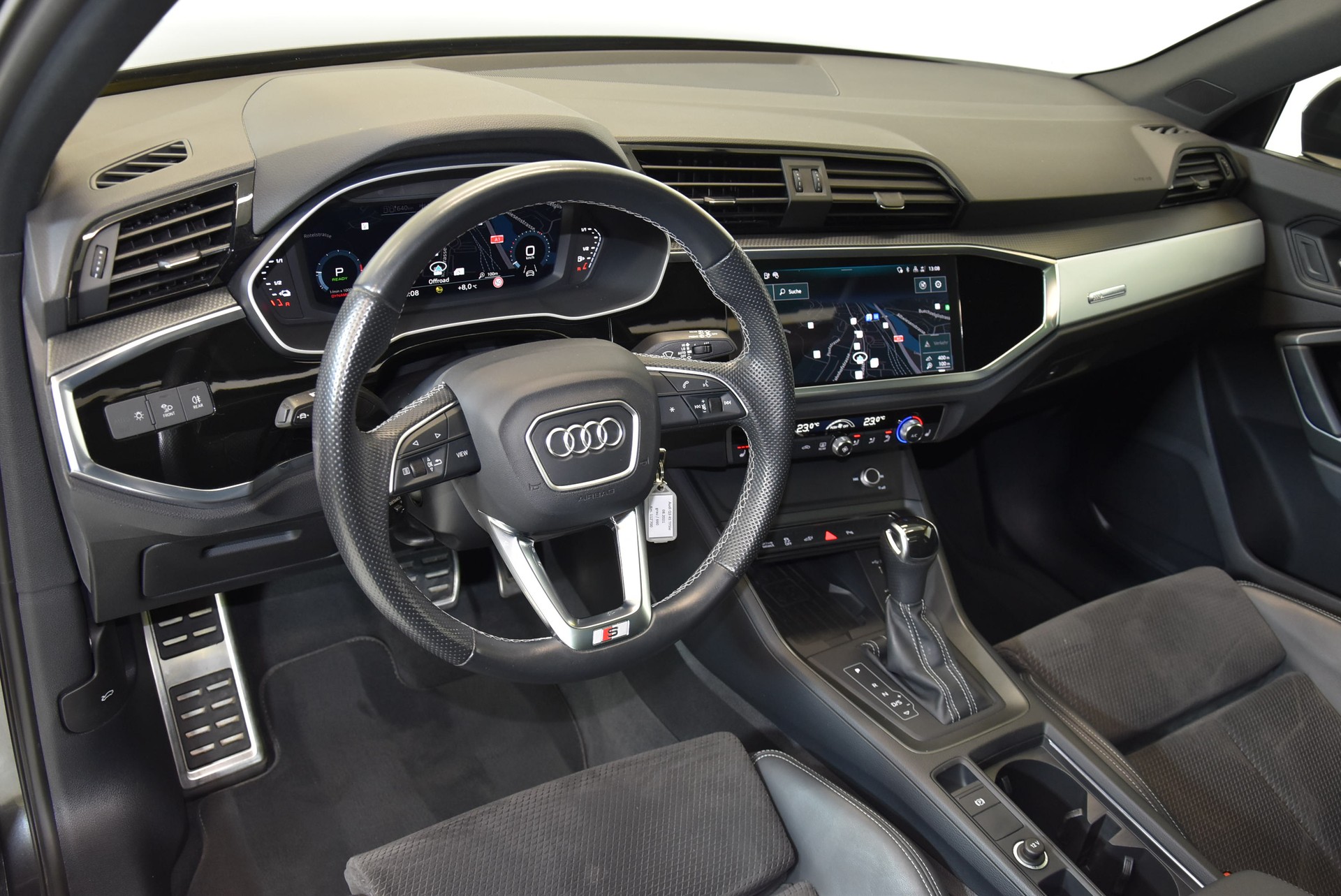 AUDI Q3 45 TFSI e S line S-tronic-image-5