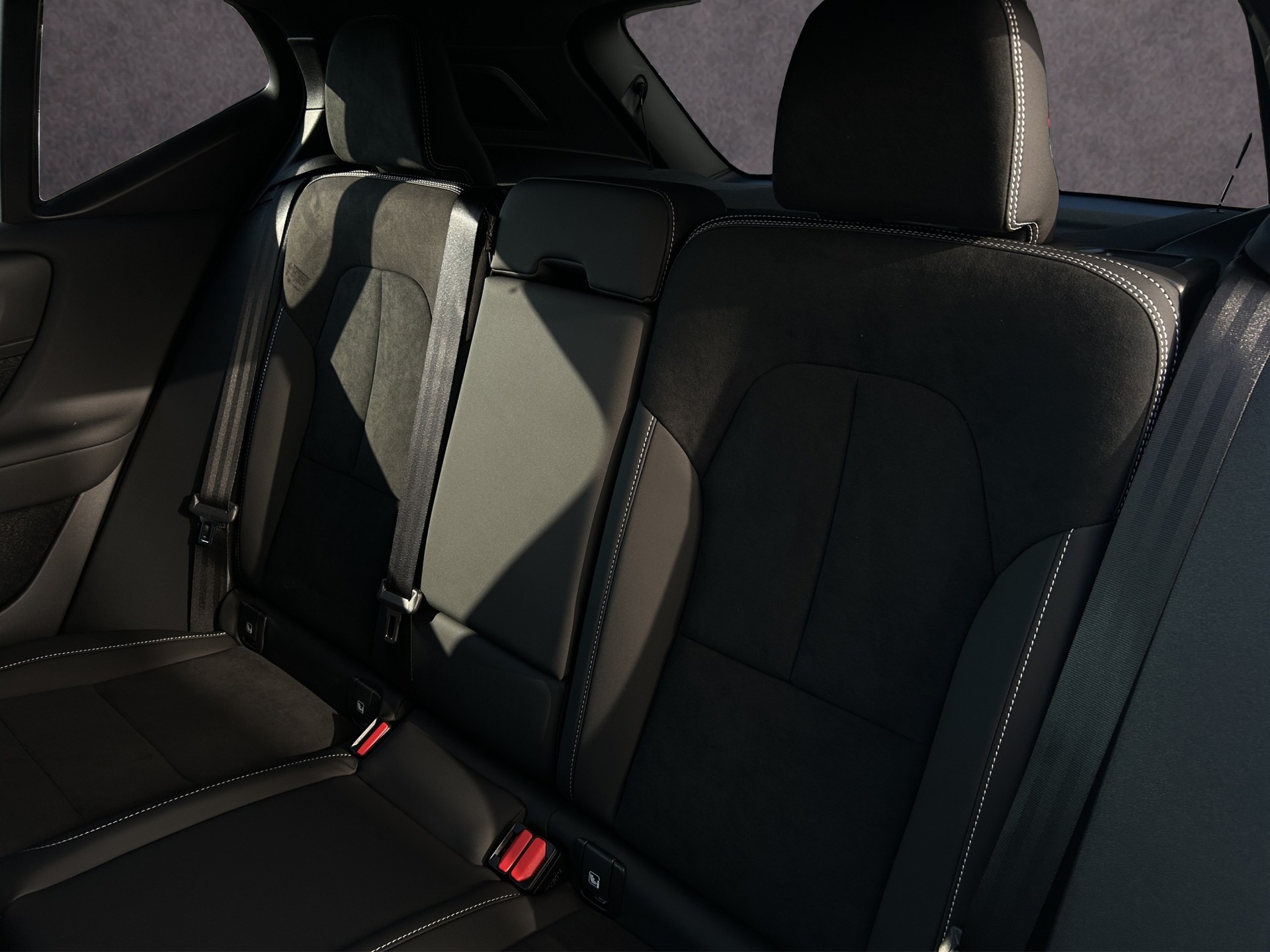 VOLVO EX40 Twin Performance Ultra AWD-image-12