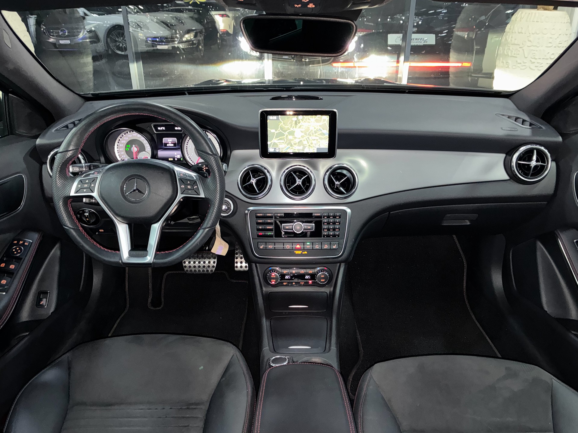 MERCEDES-BENZ GLA 250 AMG Line 4Matic 7G-DCT-image-7