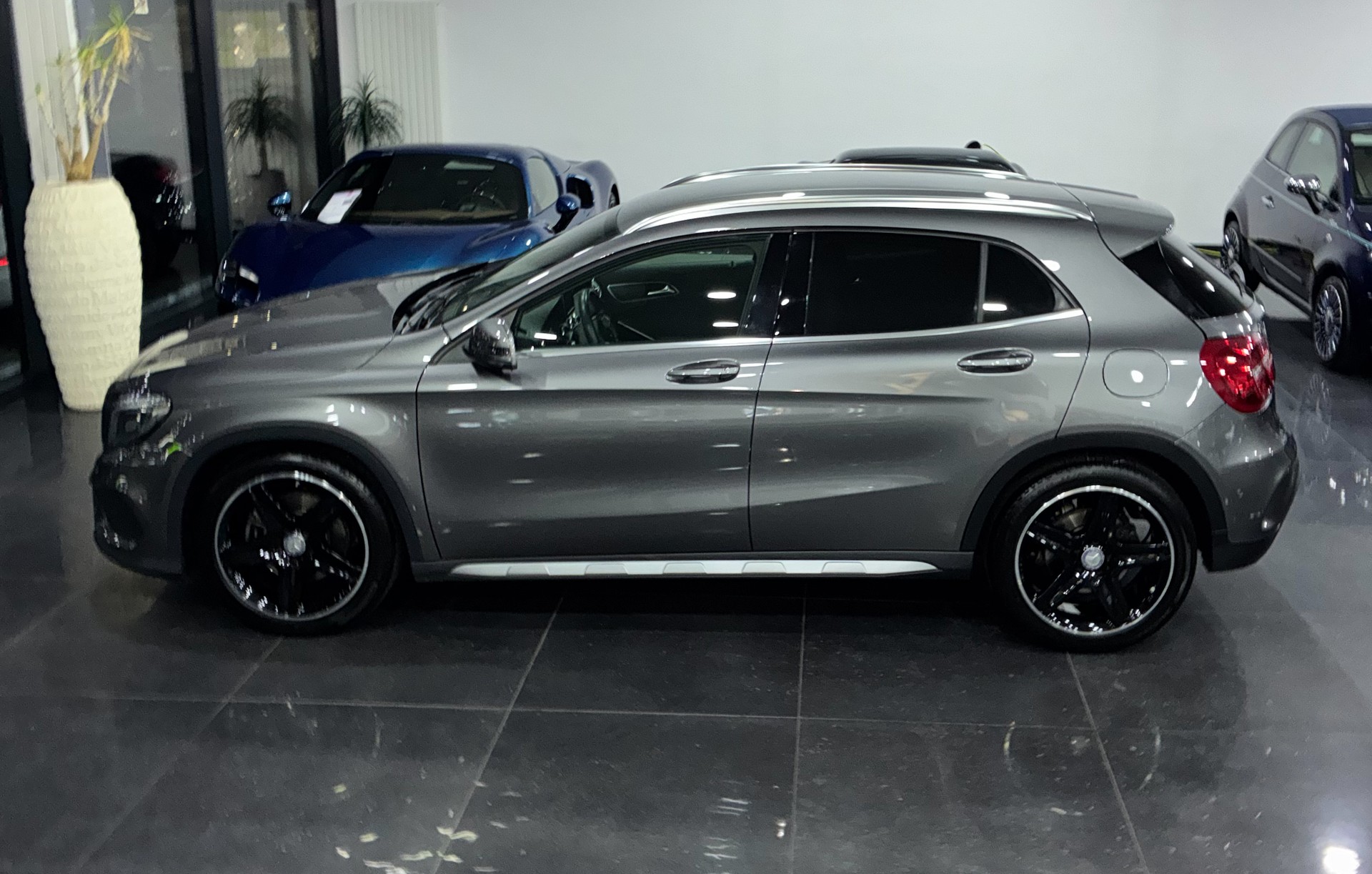 MERCEDES-BENZ GLA 250 AMG Line 4Matic 7G-DCT-image-3