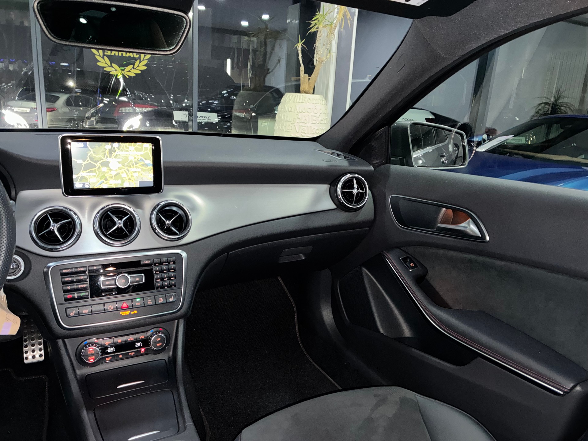 MERCEDES-BENZ GLA 250 AMG Line 4Matic 7G-DCT-image-9