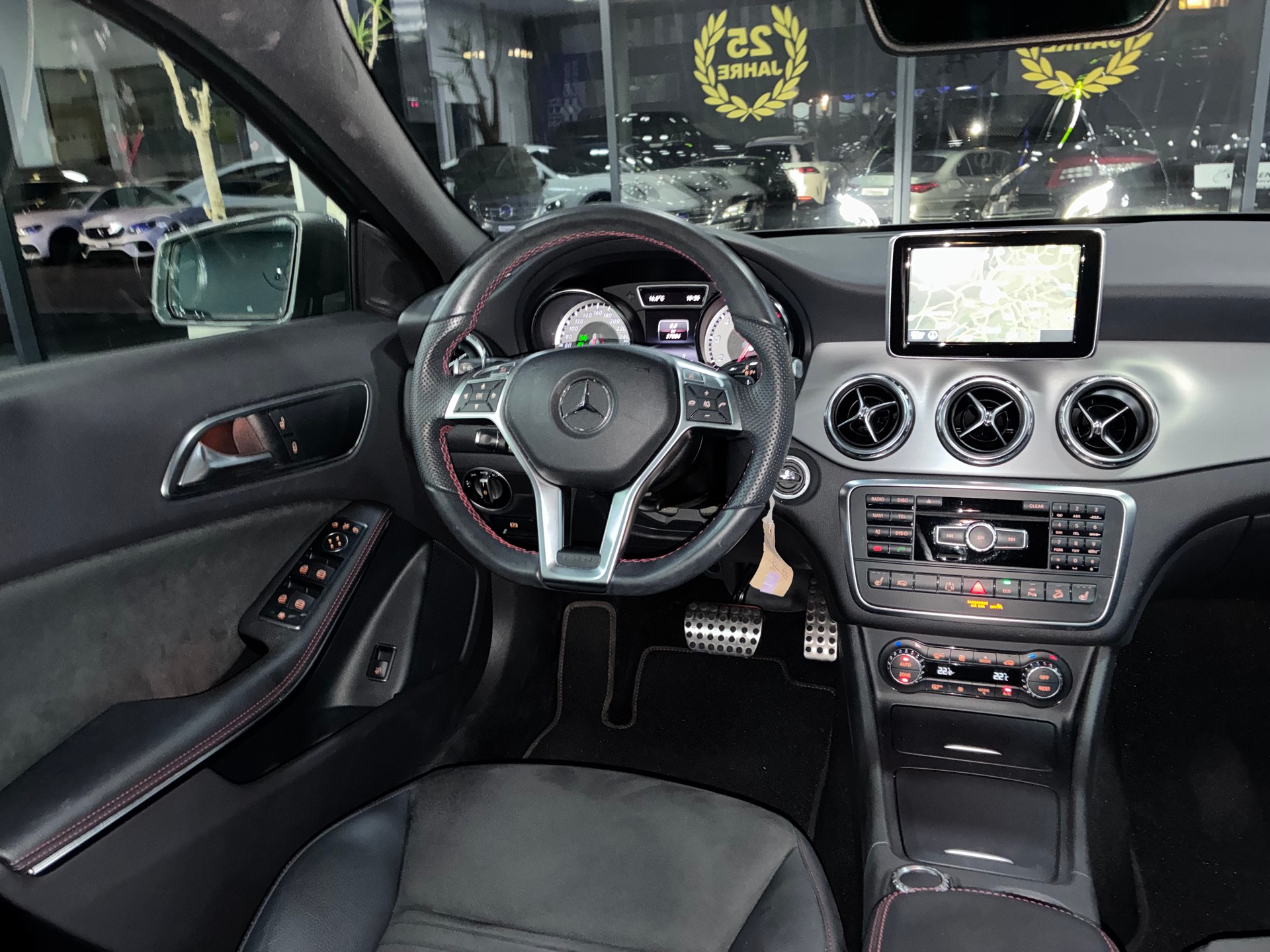 MERCEDES-BENZ GLA 250 AMG Line 4Matic 7G-DCT-image-8