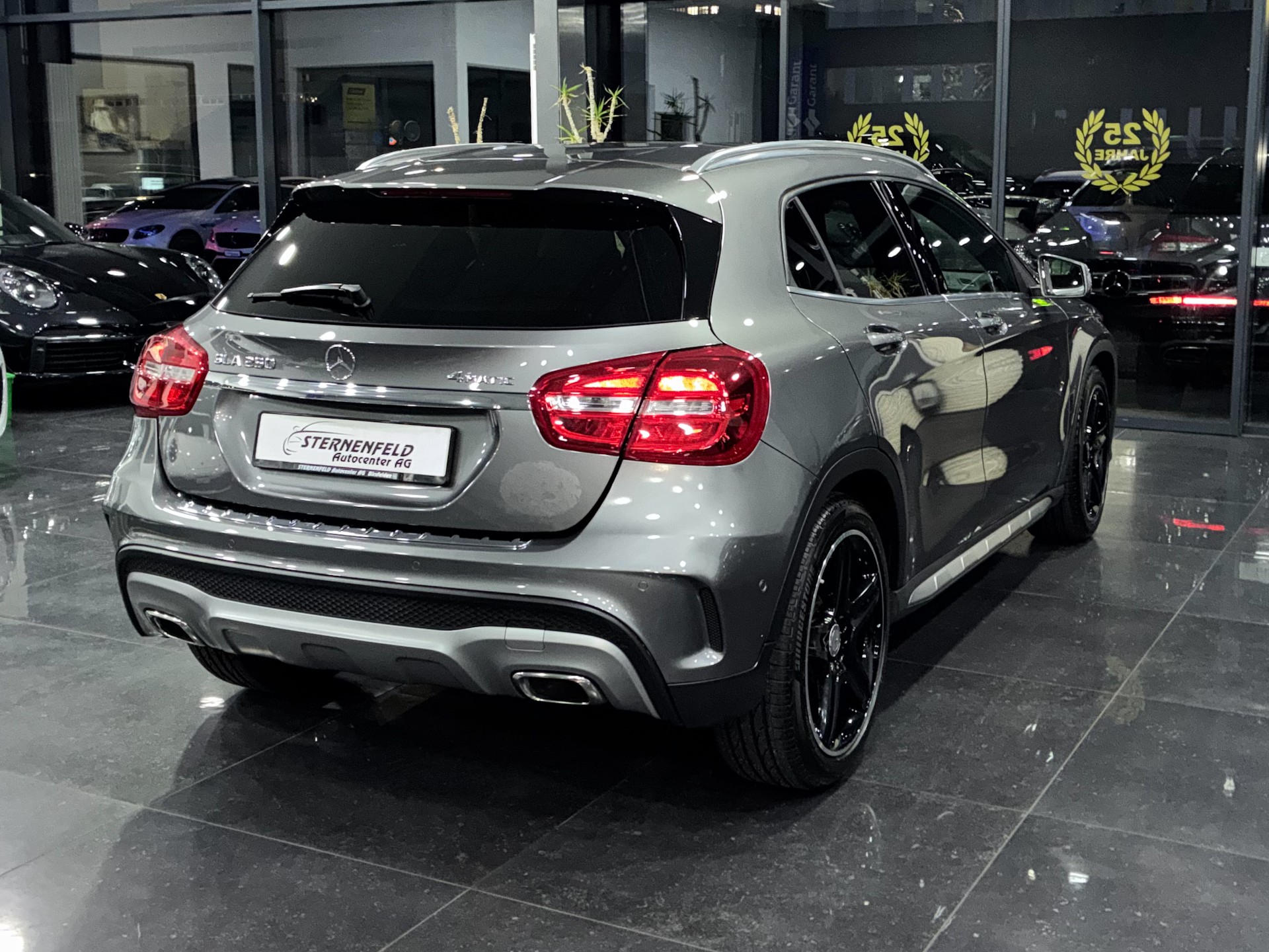 MERCEDES-BENZ GLA 250 AMG Line 4Matic 7G-DCT-image-4