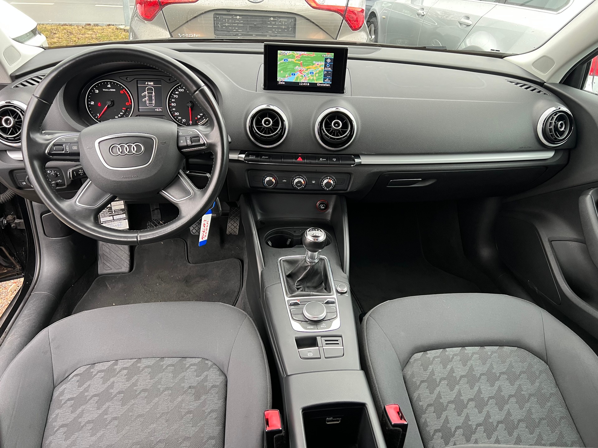 AUDI A3 Limousine 2.0 TDI Attraction-sedan-image-11