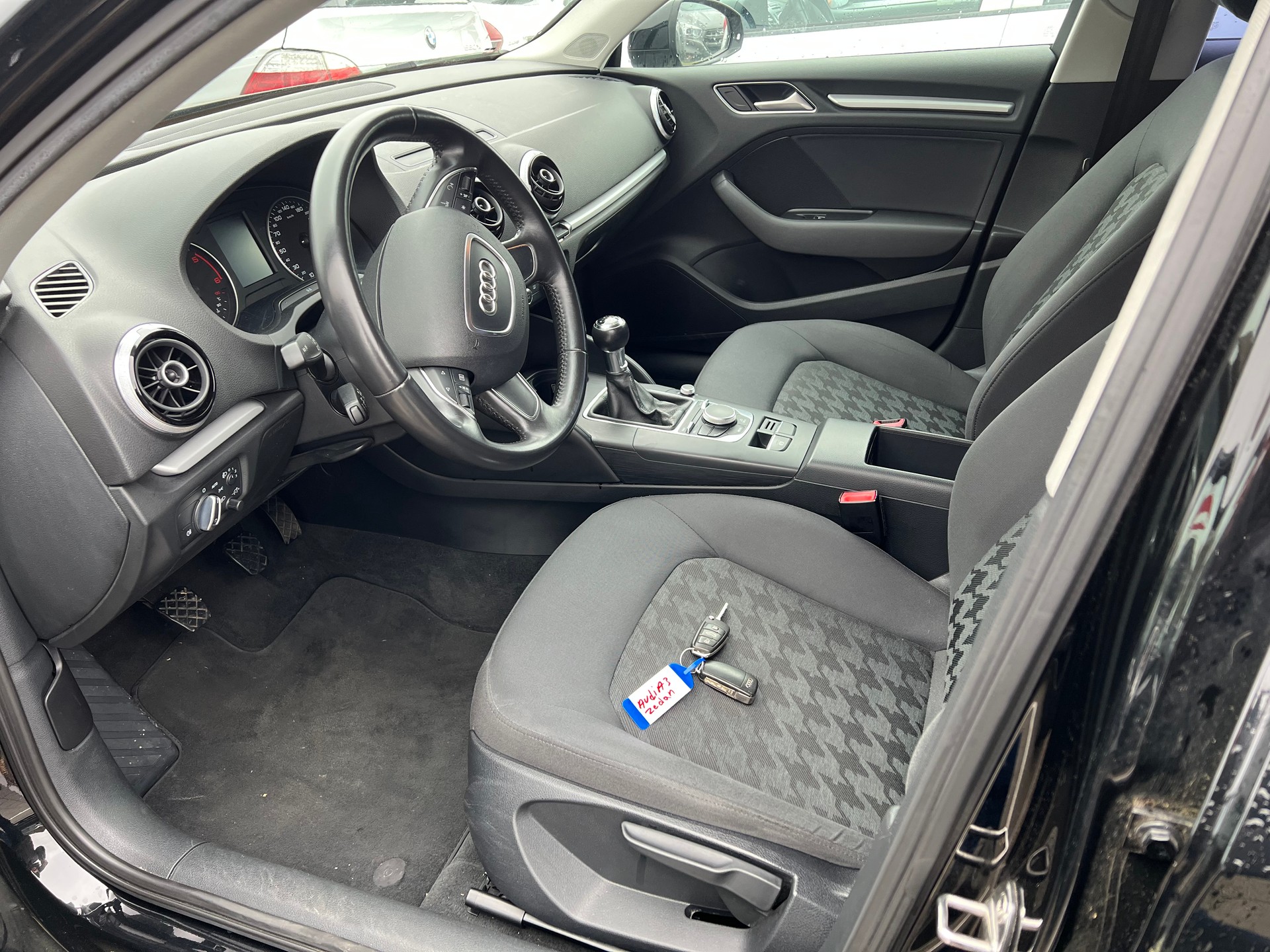 AUDI A3 Limousine 2.0 TDI Attraction-sedan-image-5