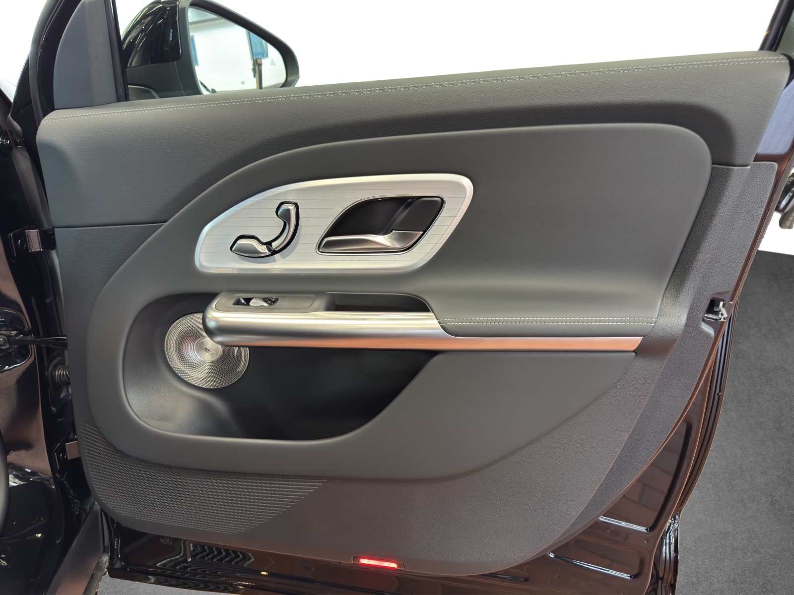MERCEDES-BENZ GLB 350 85kWh EQ 4 Matic-image-15