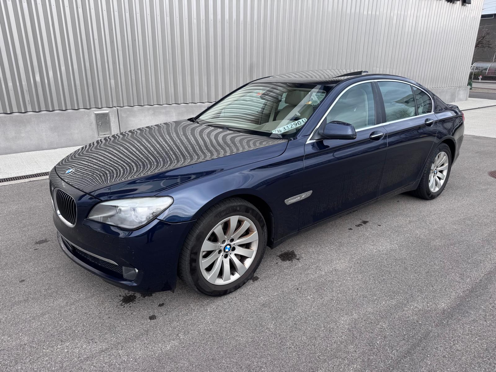 BMW 750i xDrive-image-1