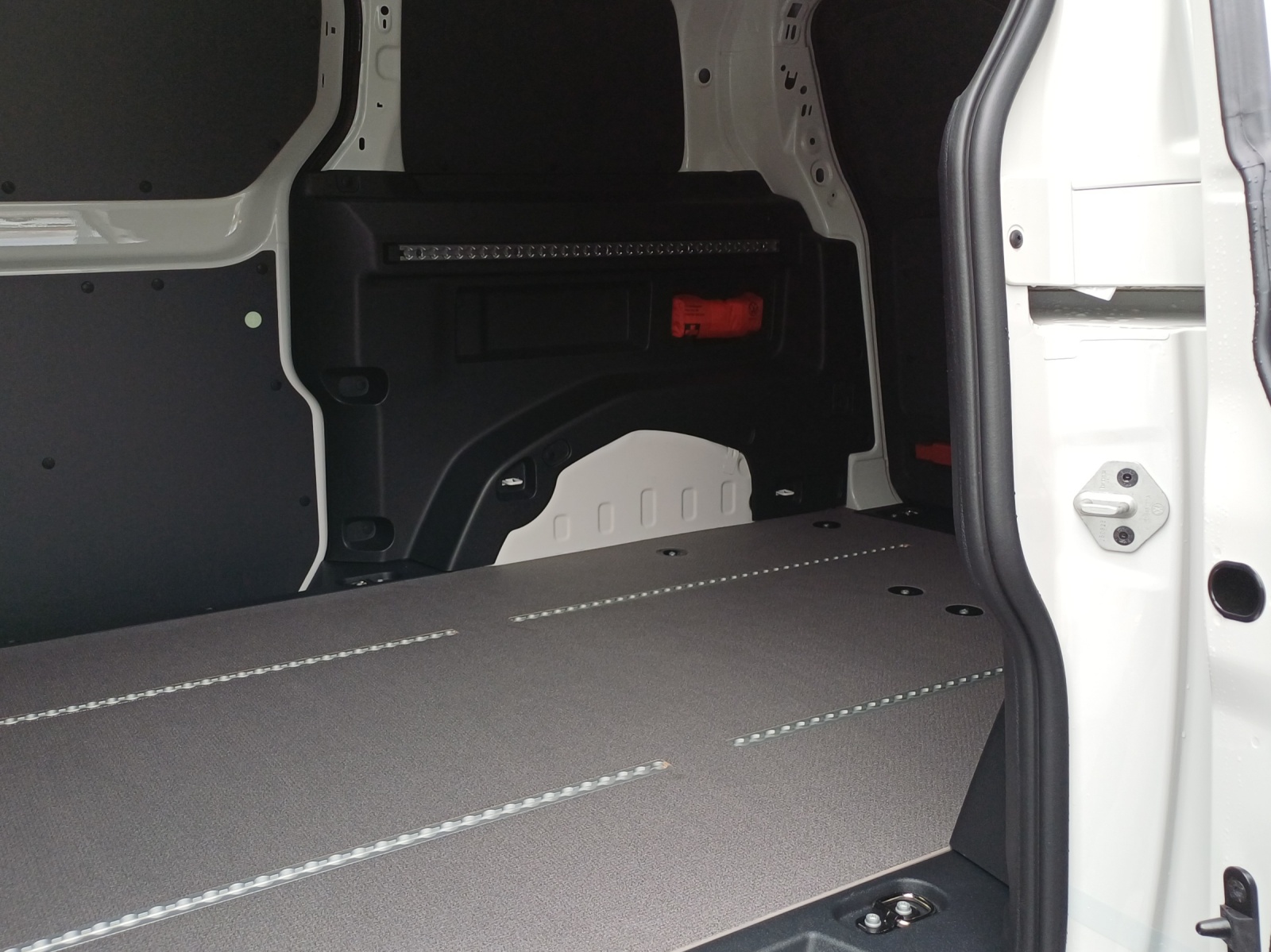 VW ID. Buzz Cargo Pro 4Motion-image-10