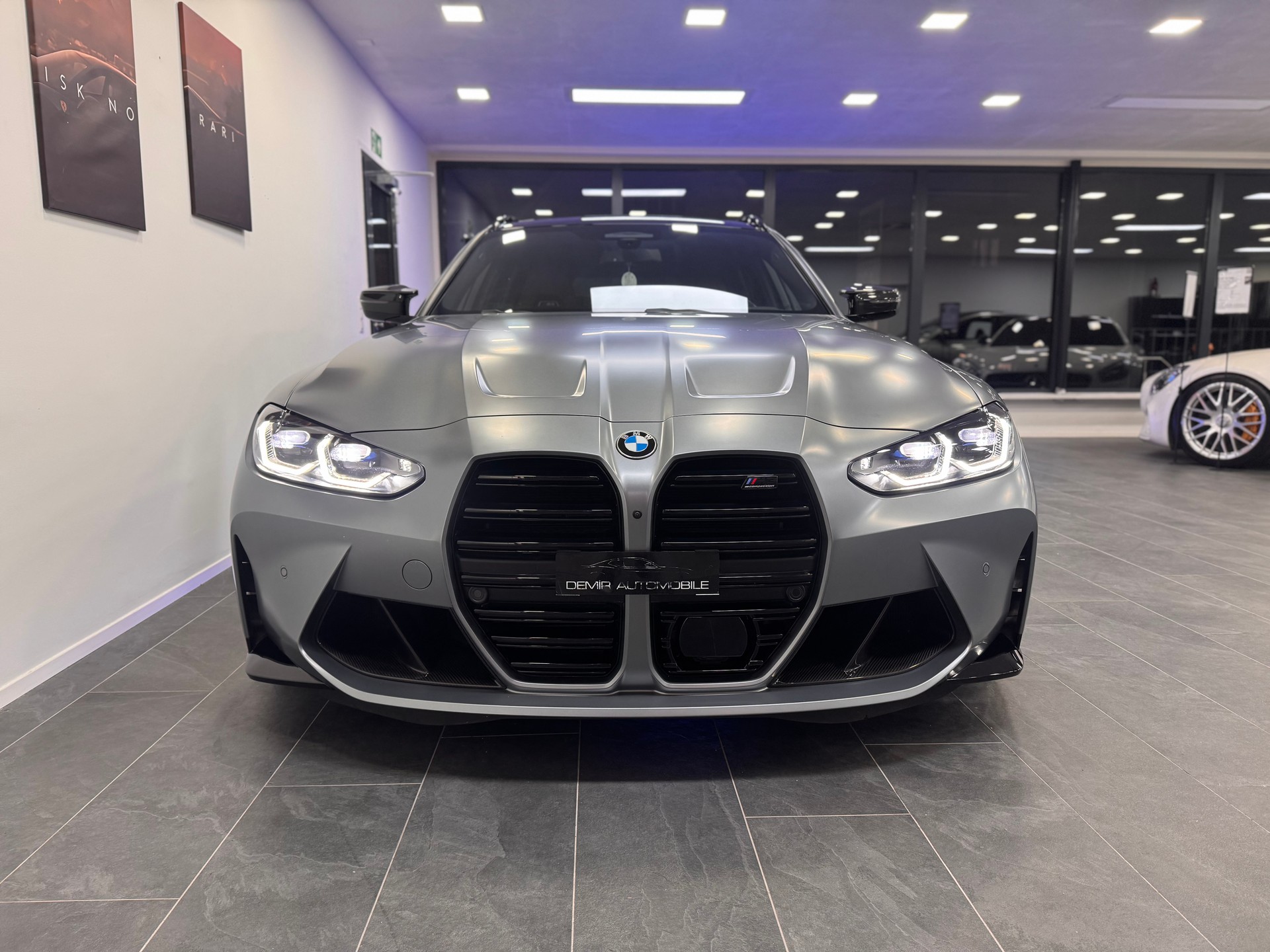 BMW M3 Touring xDrive Competition M *CH-Fahrzeug / Carbon Exterieur / KW-Gewindefedern / Frozen Pure Grey Mattlackierung*-image-1