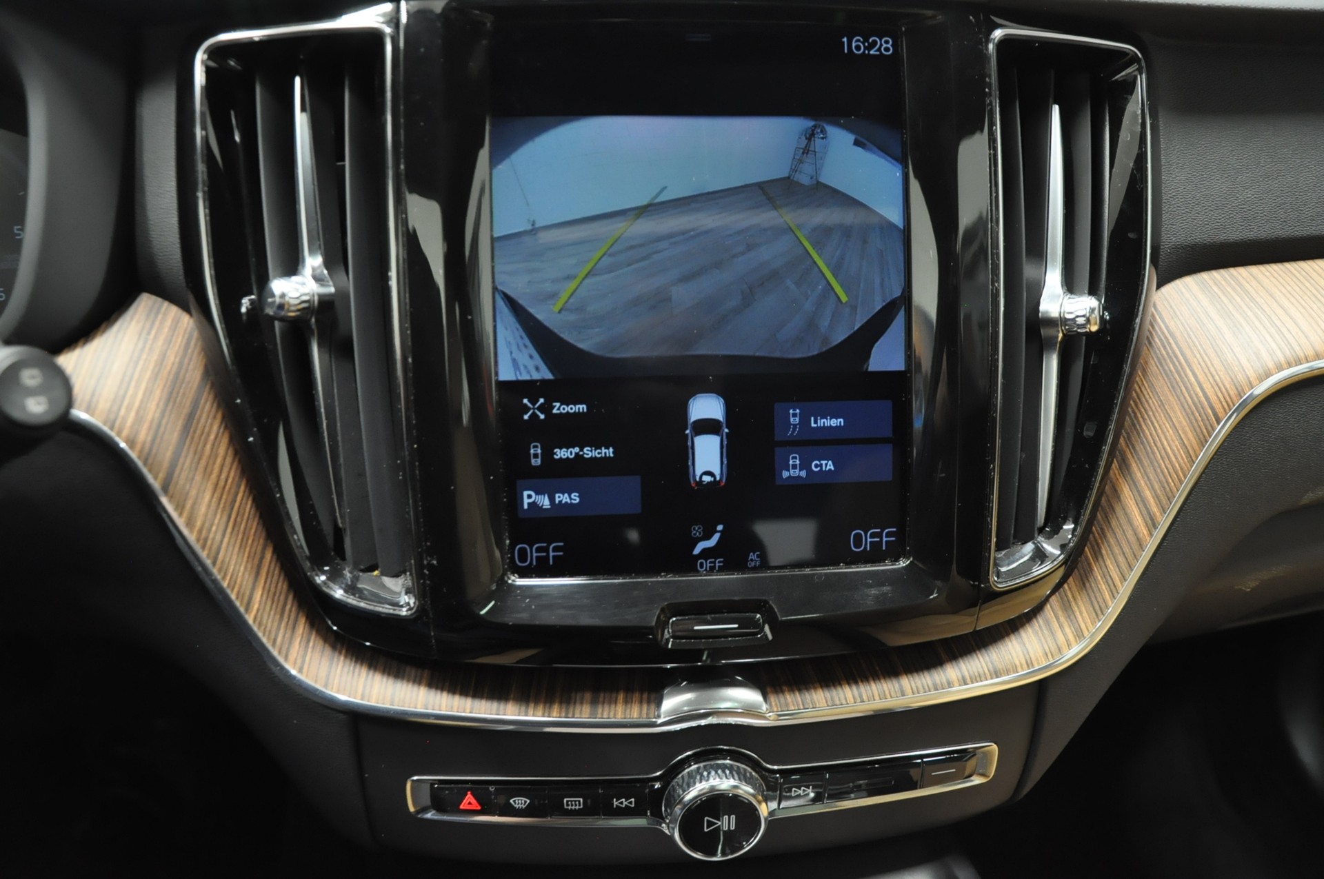 VOLVO XC60 B4 Diesel Mild Hybrid AWD Inscription Geartronic-image-20