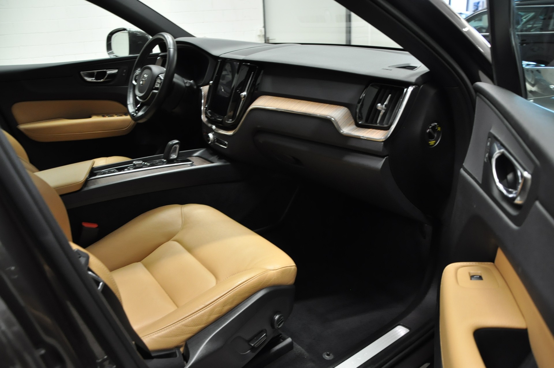 VOLVO XC60 B4 Diesel Mild Hybrid AWD Inscription Geartronic-image-13