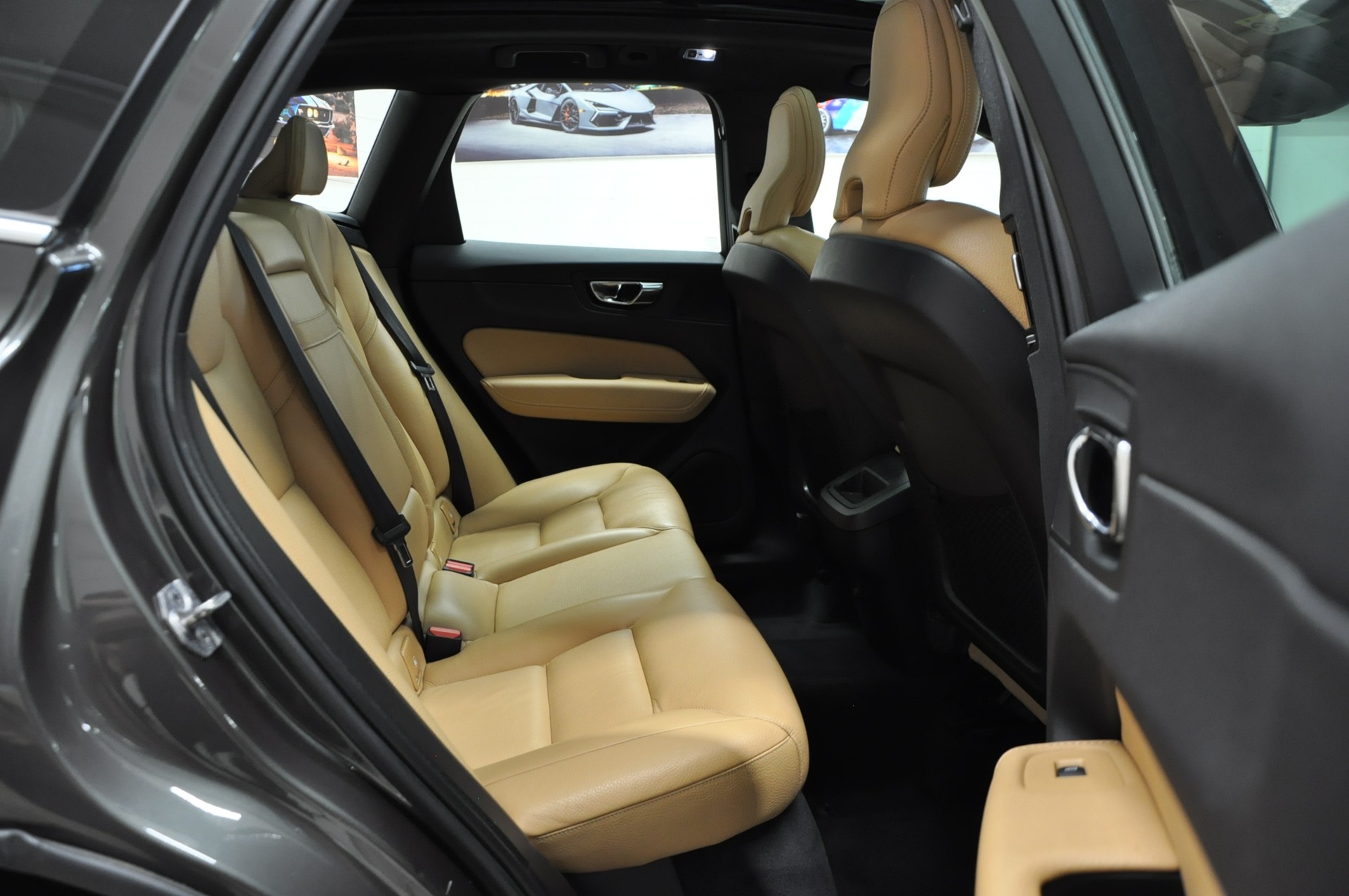 VOLVO XC60 B4 Diesel Mild Hybrid AWD Inscription Geartronic-image-15