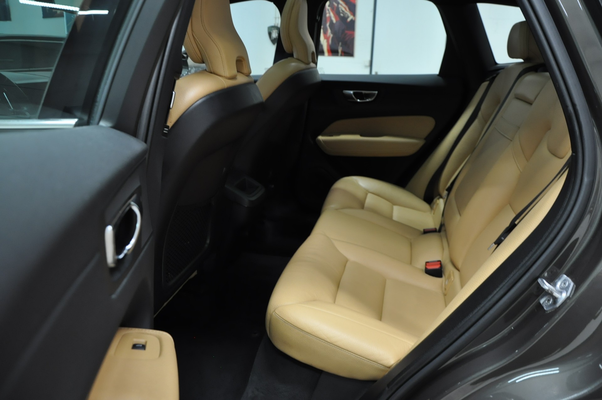 VOLVO XC60 B4 Diesel Mild Hybrid AWD Inscription Geartronic-image-16