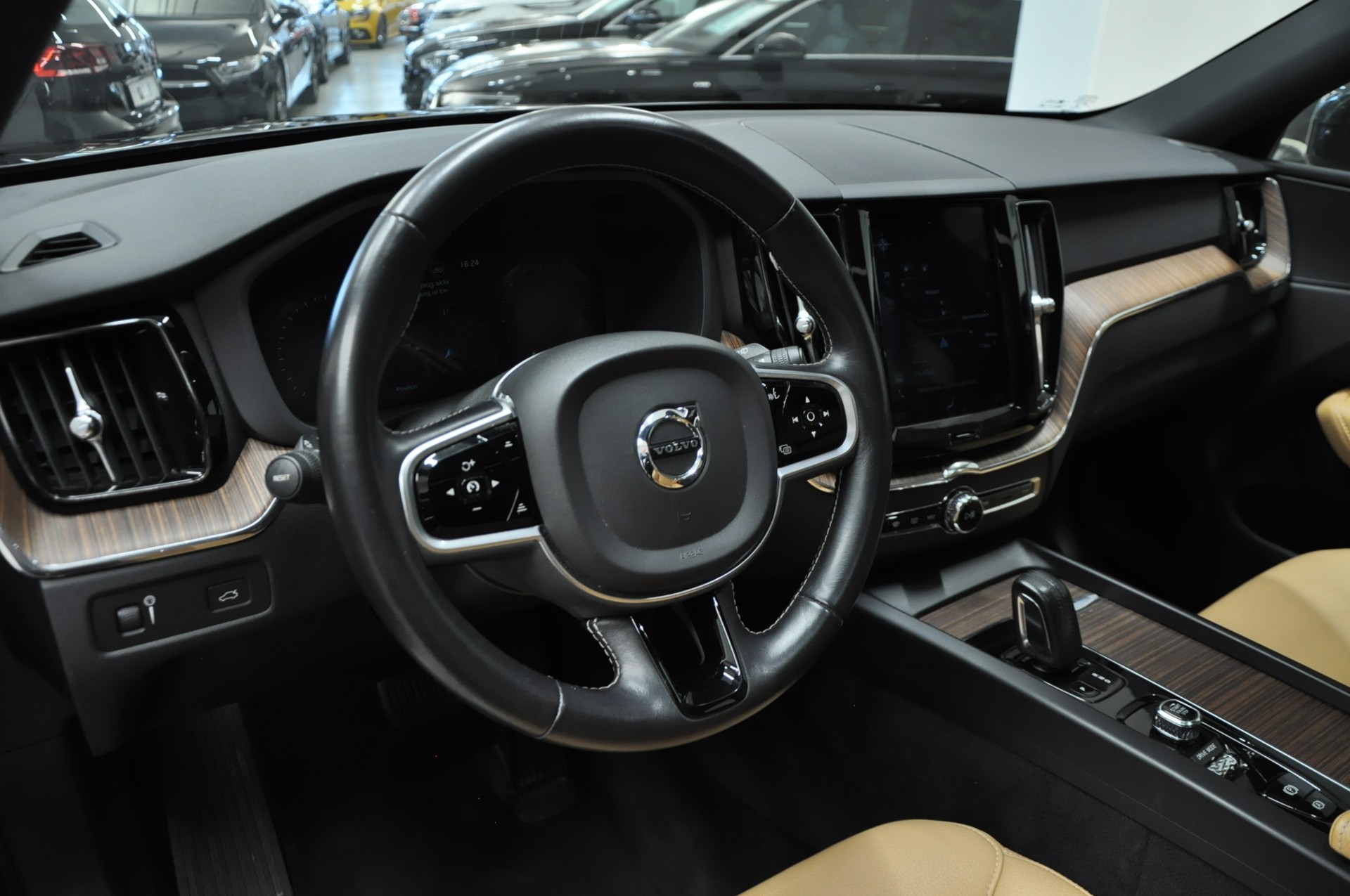 VOLVO XC60 B4 Diesel Mild Hybrid AWD Inscription Geartronic-image-11