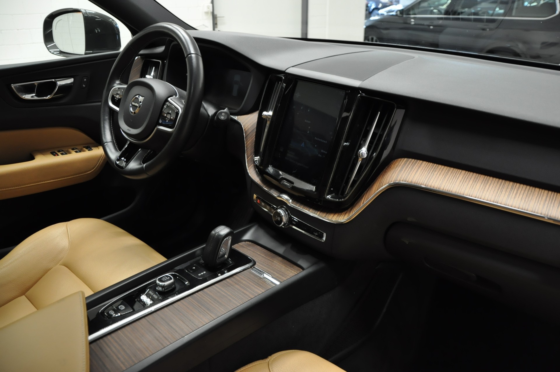 VOLVO XC60 B4 Diesel Mild Hybrid AWD Inscription Geartronic-image-12