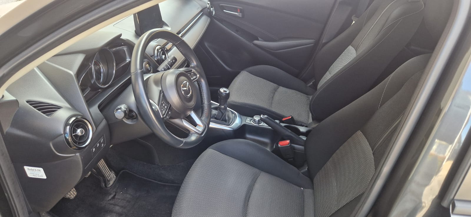 MAZDA 2 SKYACTIV-G 115 Revolution-image-13