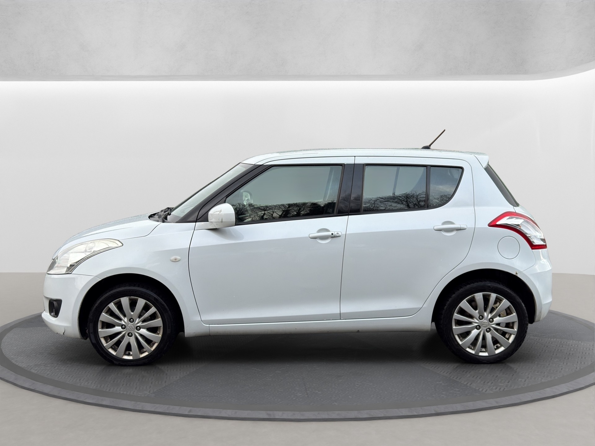 SUZUKI Swift 1.2i 16V GL 4x4-image-0