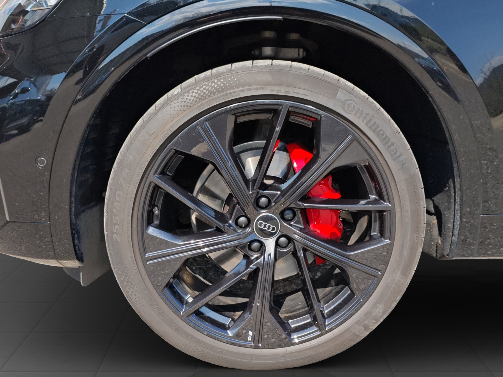 AUDI Q5 40 TDI Black Edition quattro S-tronic-image-7