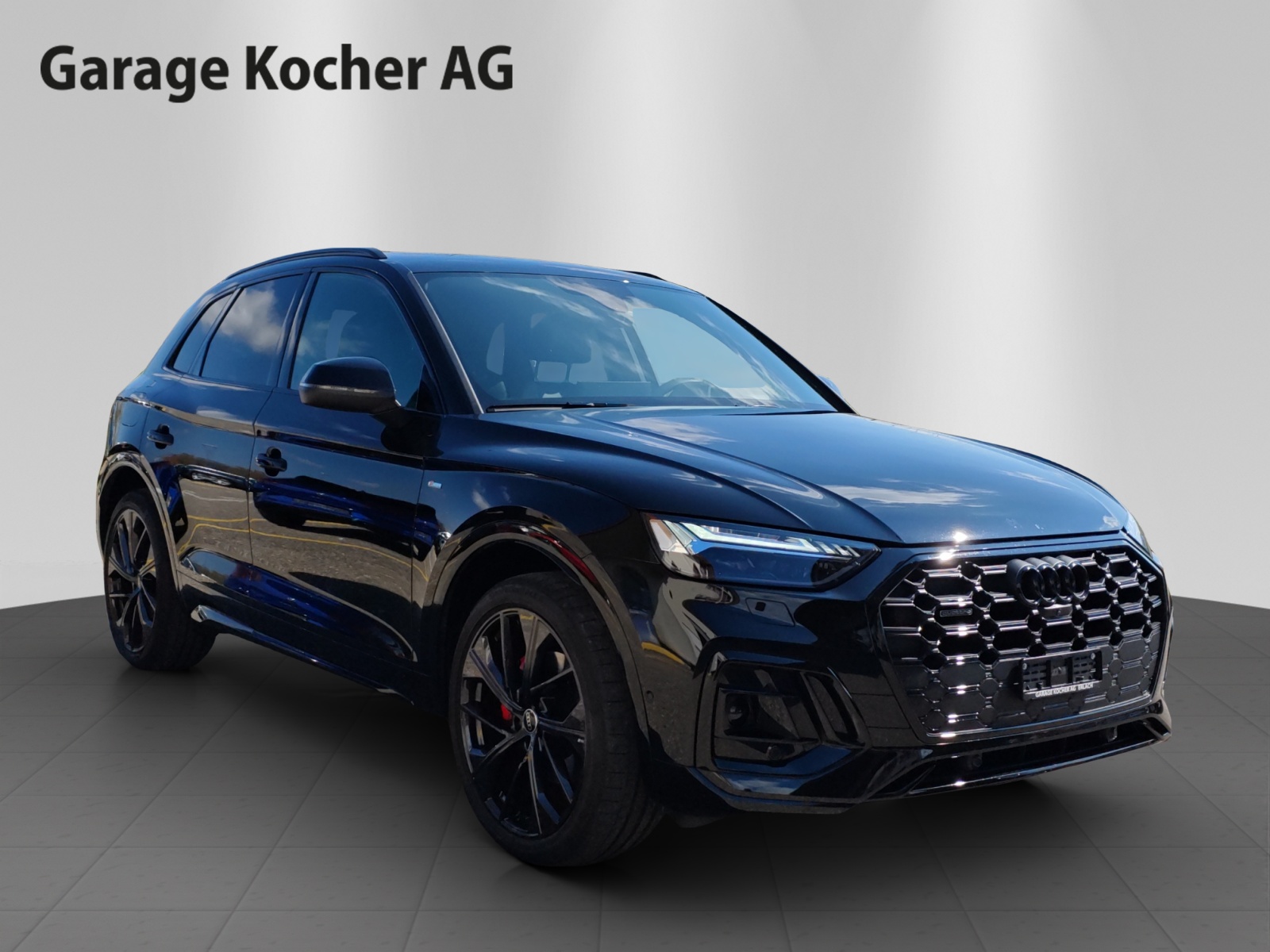 AUDI Q5 40 TDI Black Edition quattro S-tronic-image-6