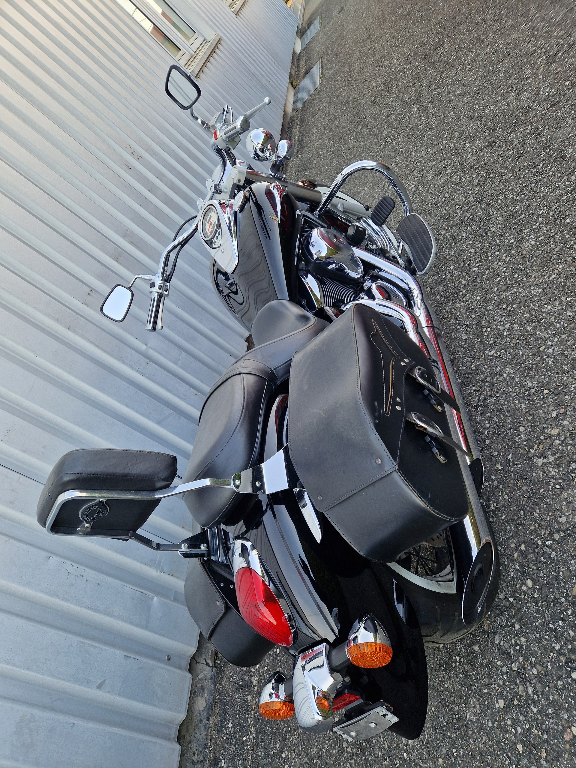 KAWASAKI VN 900 Classic Kundenauftrag-showroom-element-3
