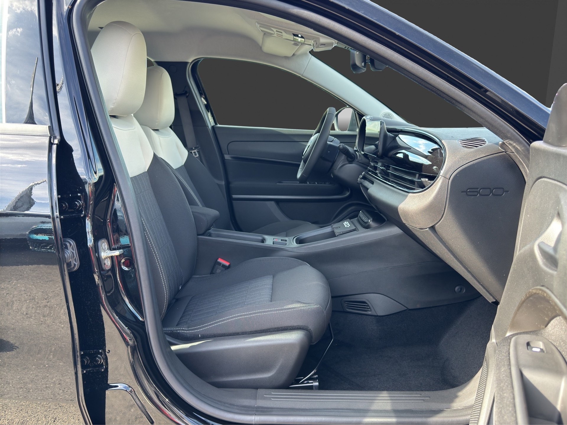 FIAT 600h Mild Hybrid Icon Swiss Edition-image-16