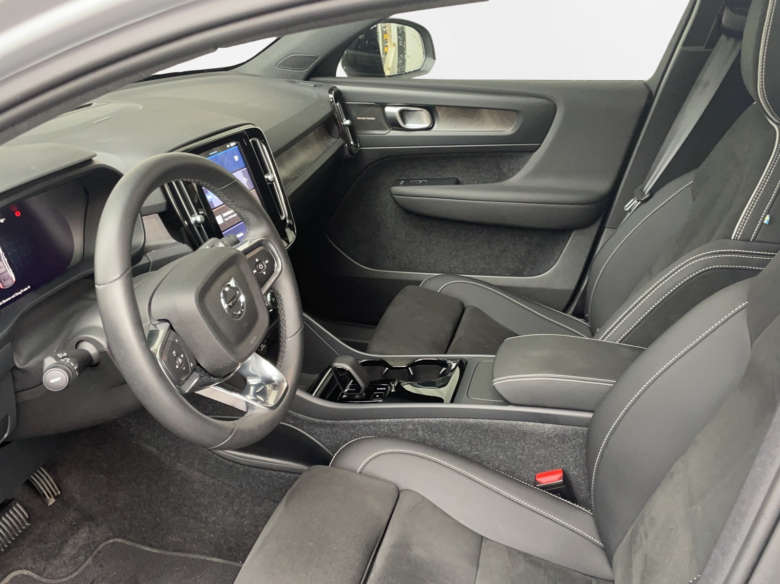 VOLVO C40 P8 Twin Recharge Ultimate AWD-image-3
