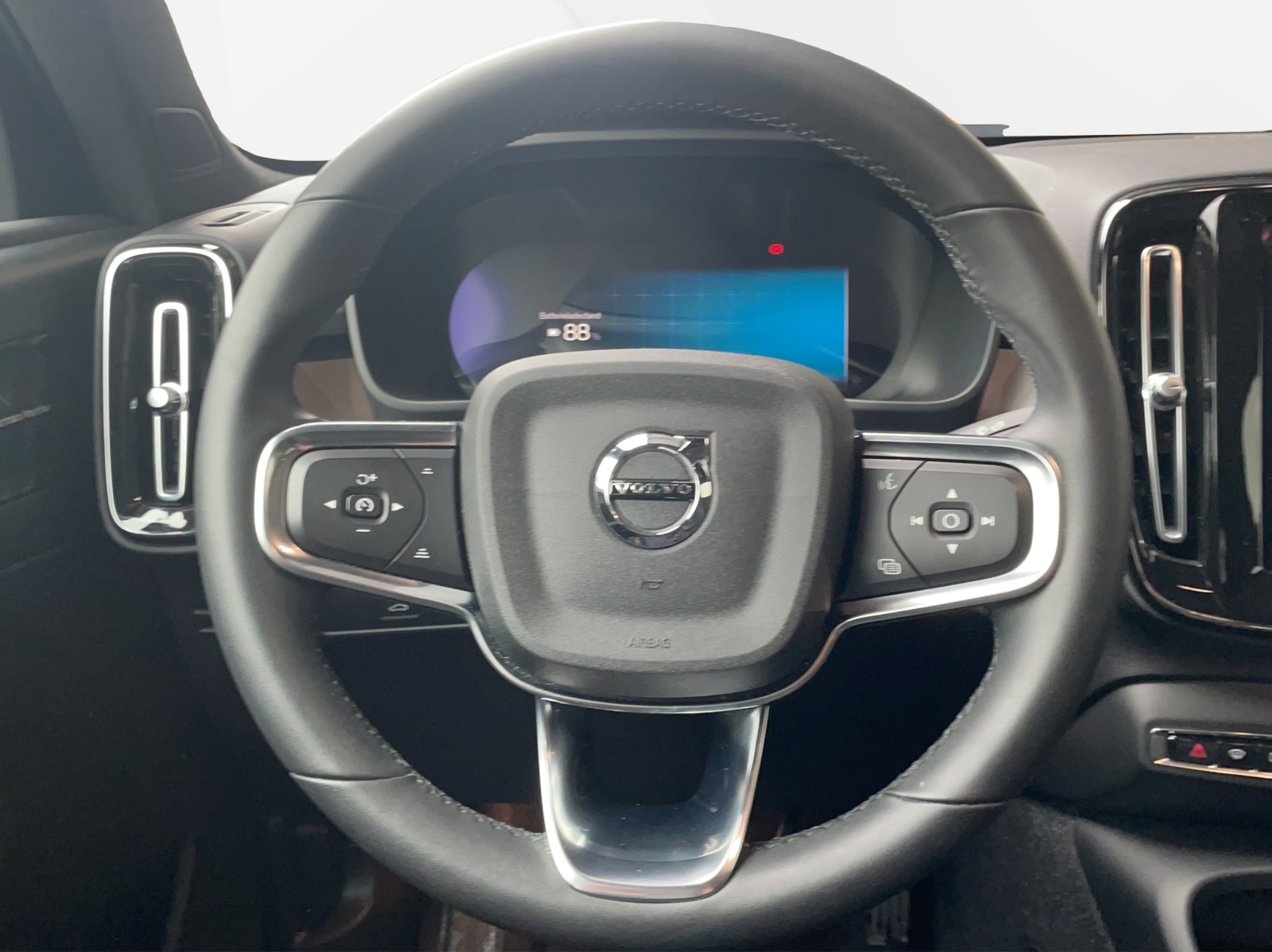 VOLVO C40 P8 Twin Recharge Ultimate AWD-image-6