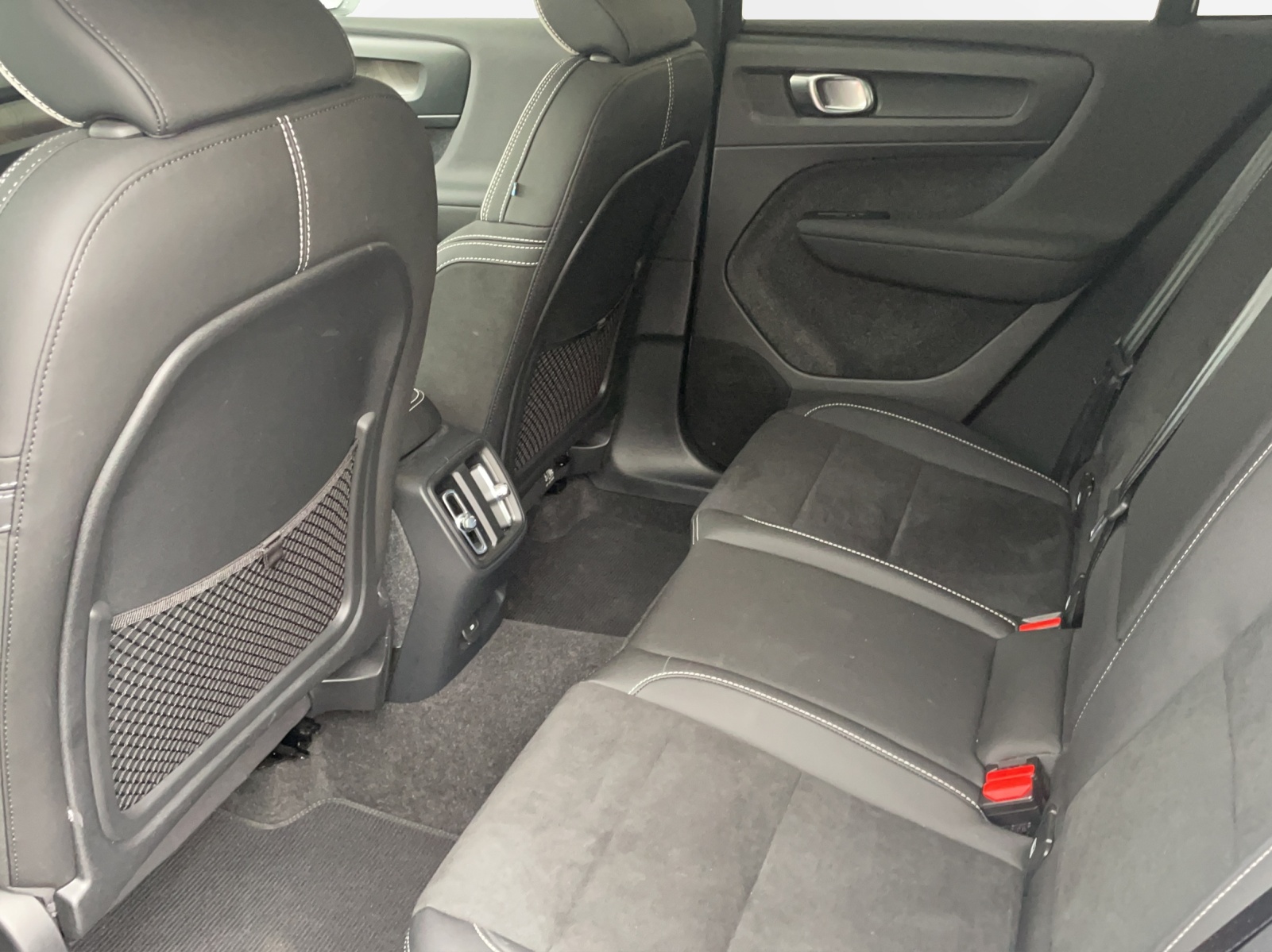 VOLVO C40 P8 Twin Recharge Ultimate AWD-image-4