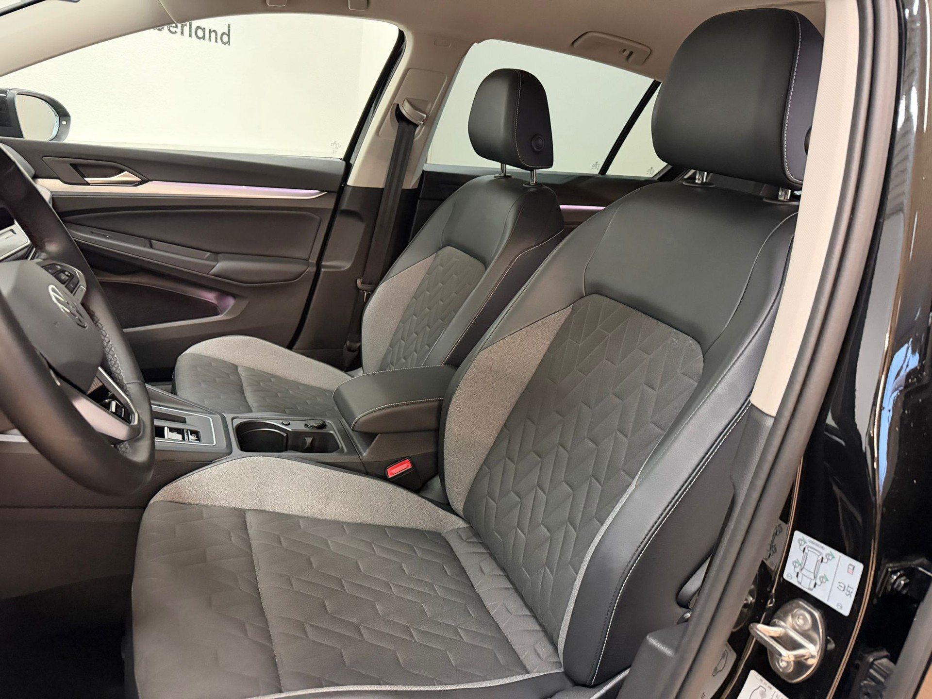 VW Golf 1.5 e TSI mHEV Goal Edition DSG-image-8