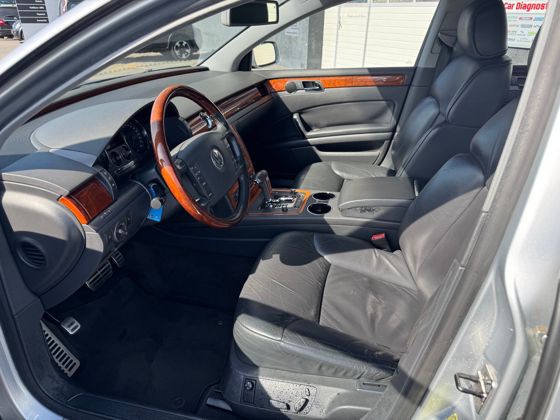 VW Phaeton 3.2 V6 4Motion-image-7